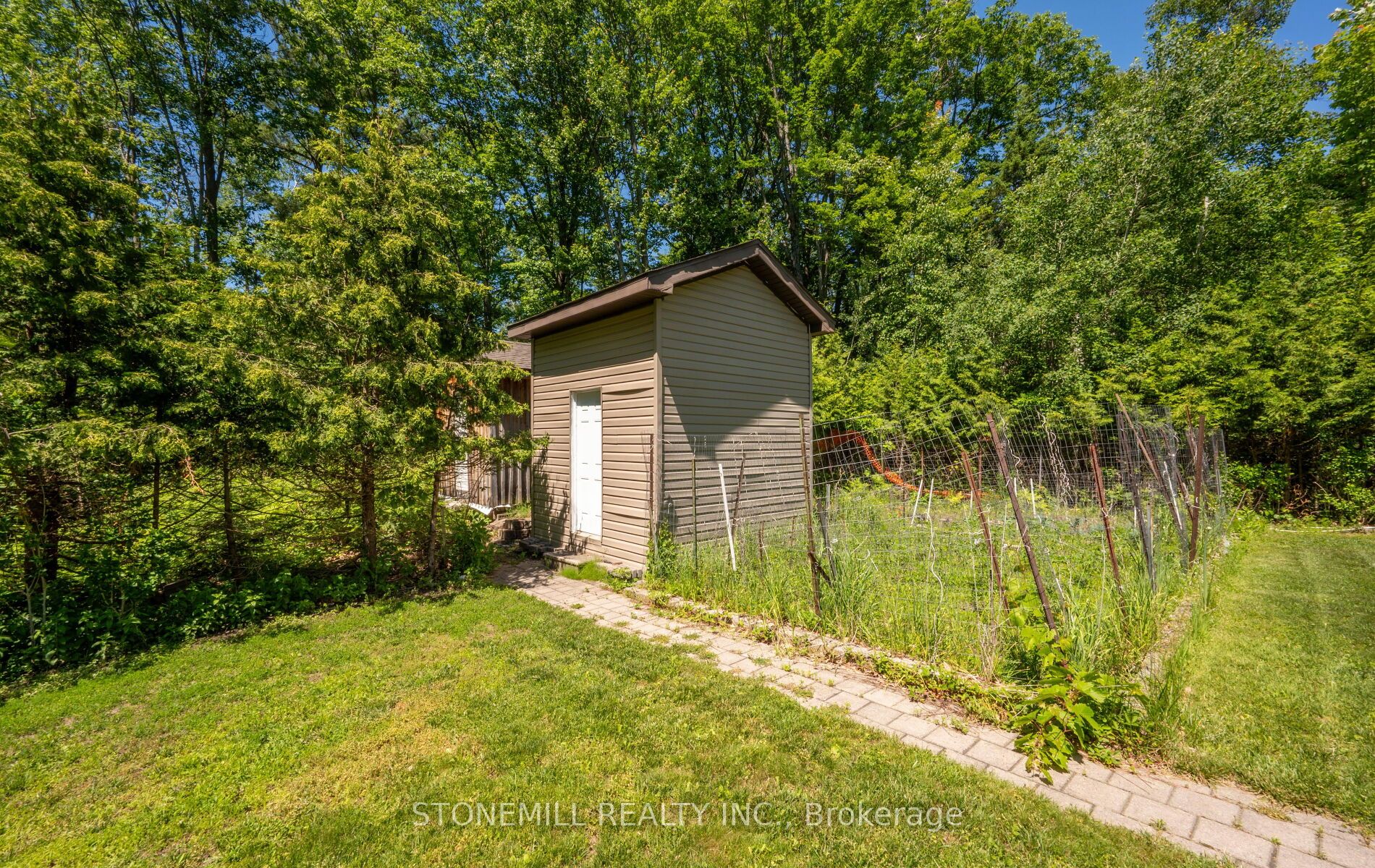 868 Eastdale Drive Property Photo 43
