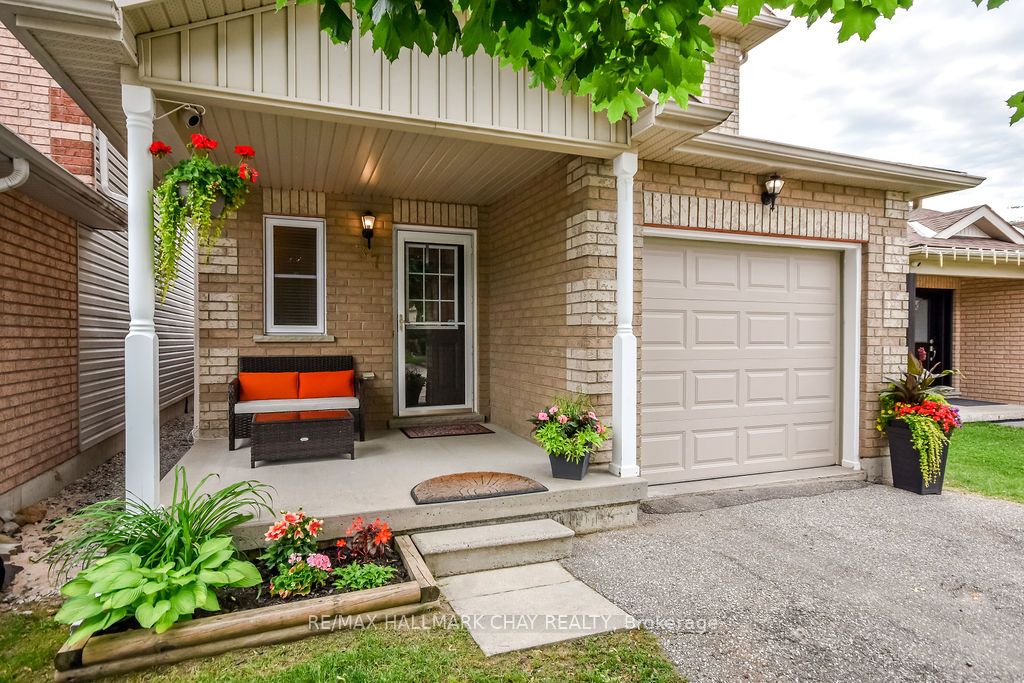 37 Julia Crescent Property Photo 1