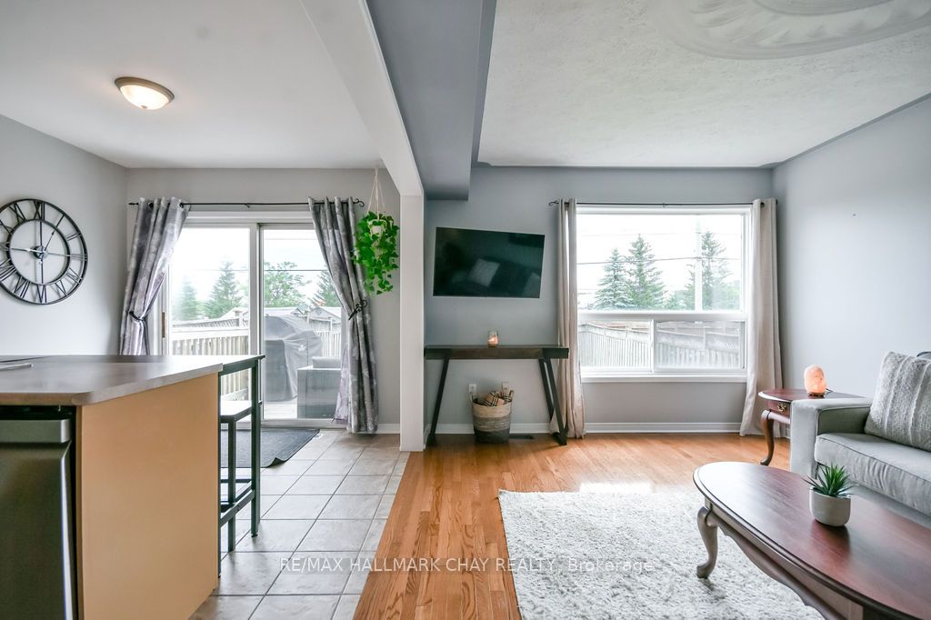 37 Julia Crescent Property Photo 7