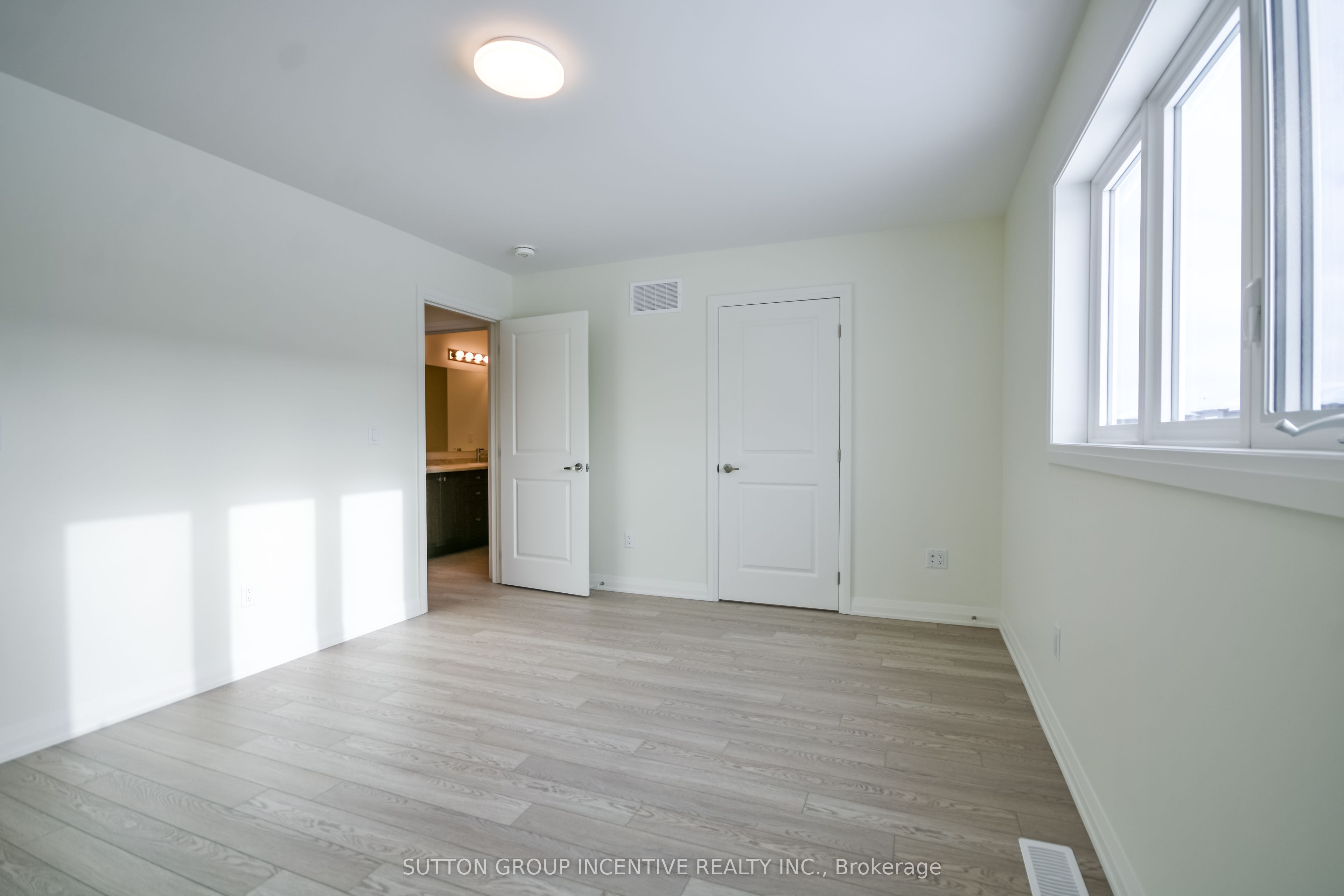 45 Harold Avenue Property Photo 32