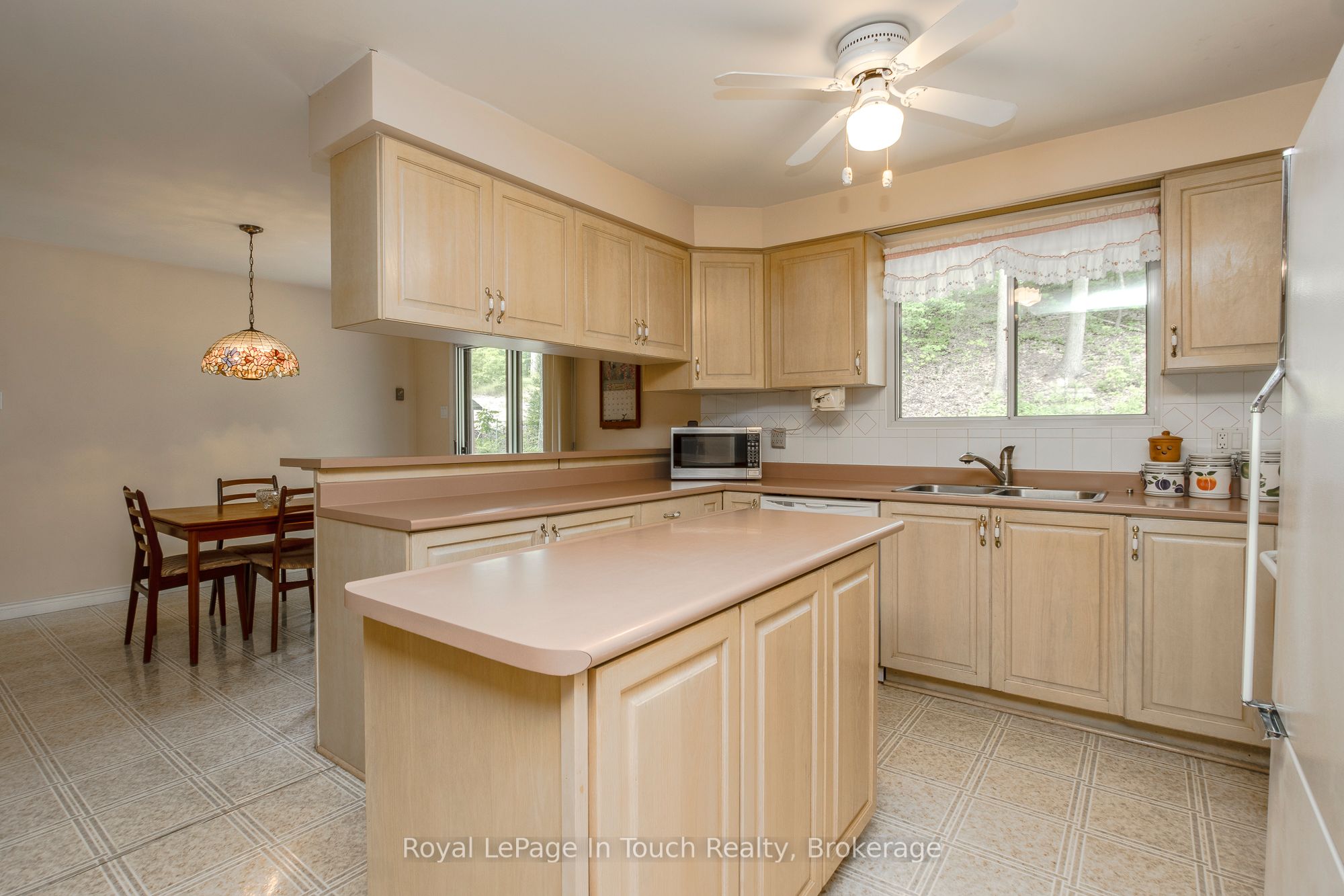 487 Tiny Beaches Road S Property Photo 8