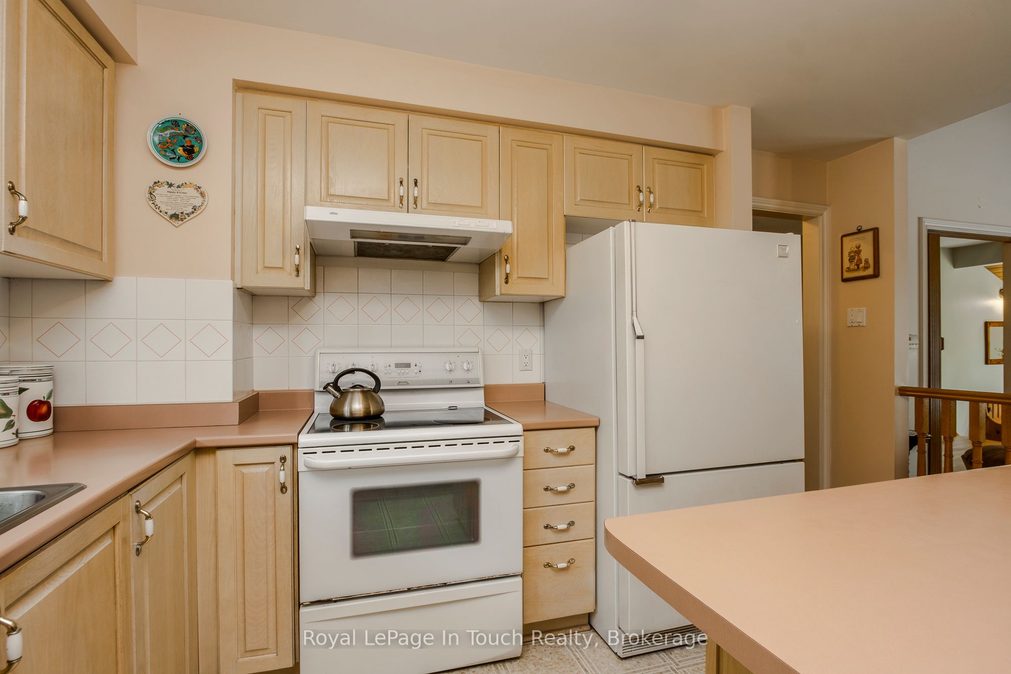 487 Tiny Beaches Road S Property Photo 10