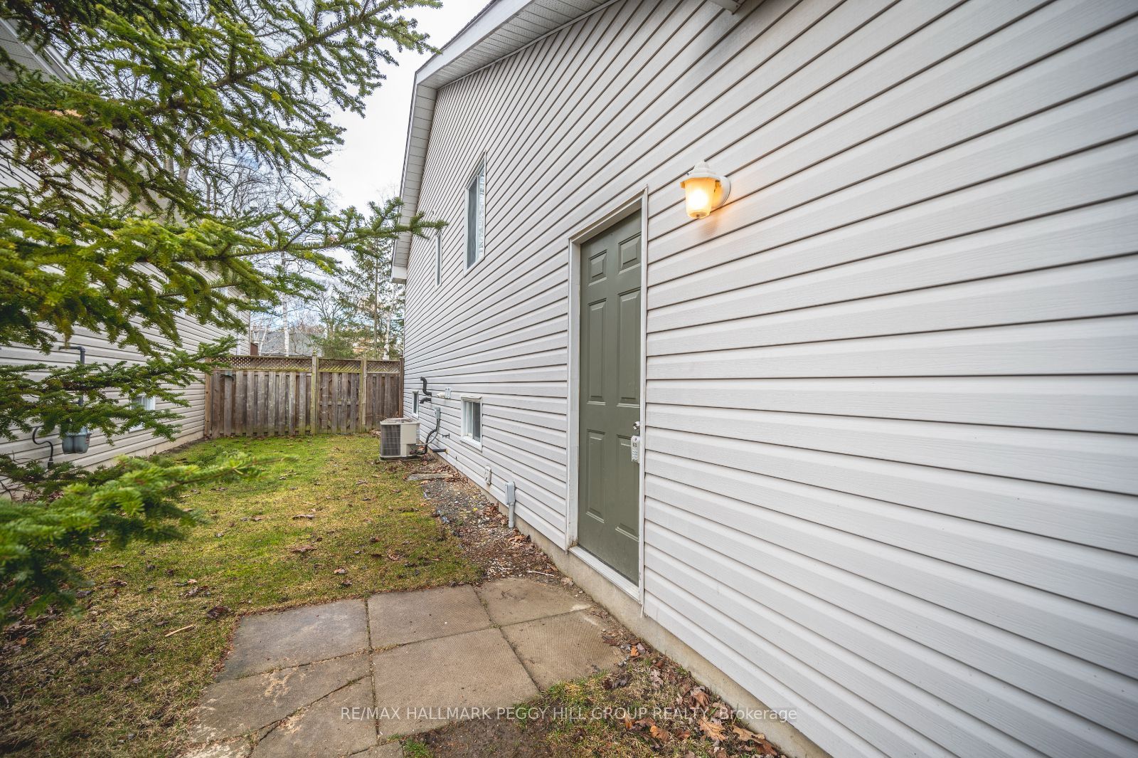 32 54th Street S Lower Property Photo 13