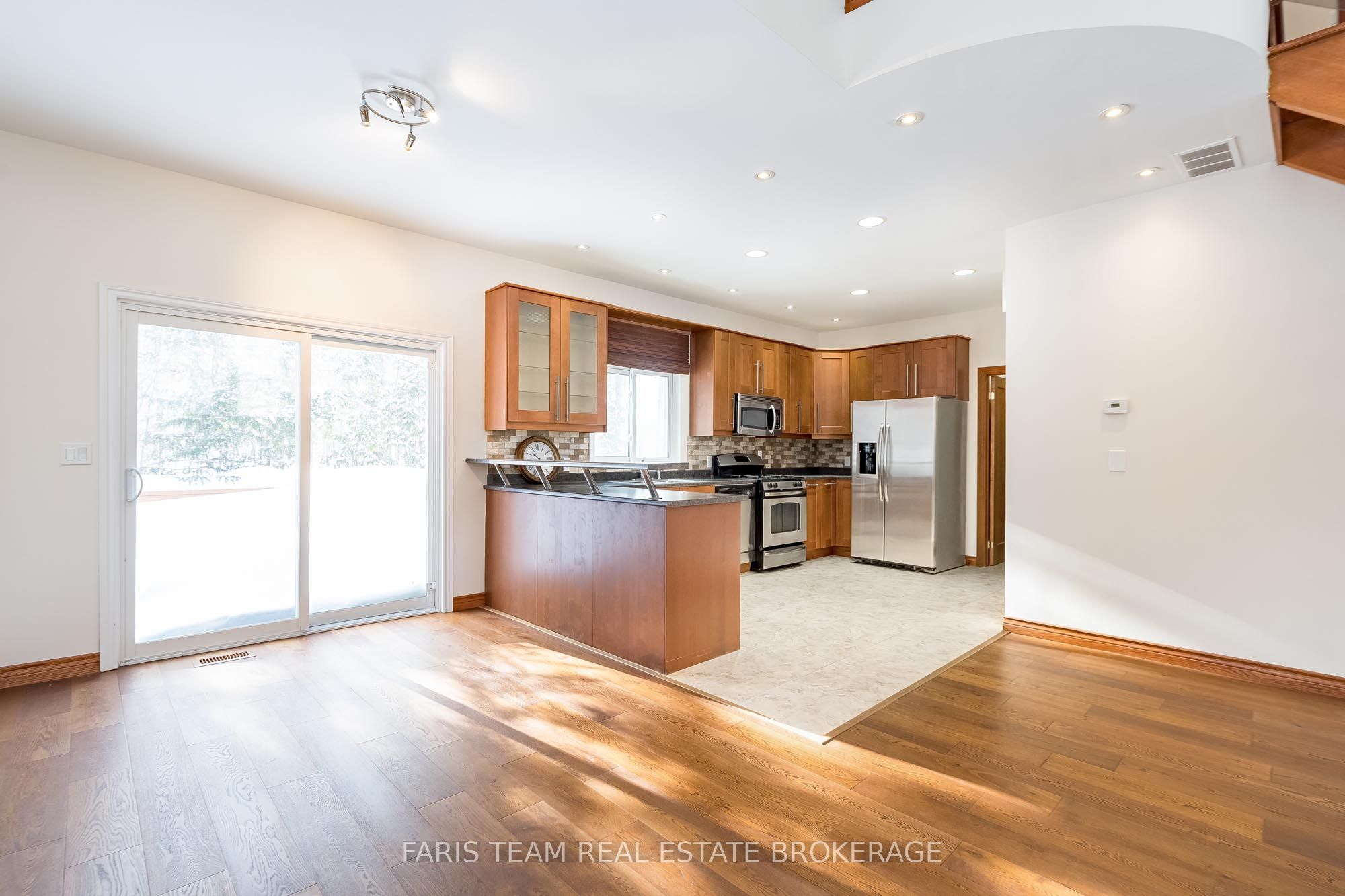 2384 Champlain Road Property Photo 5