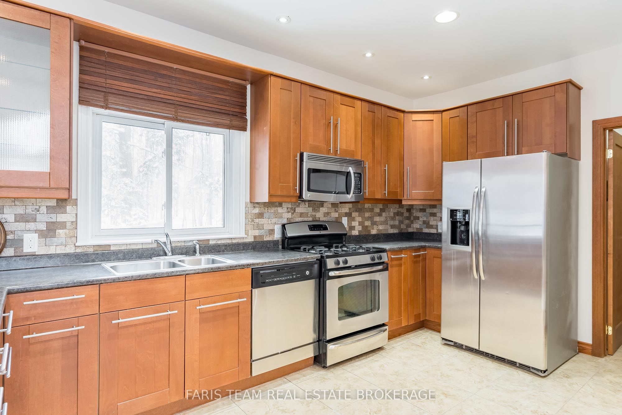 2384 Champlain Road Property Photo 6
