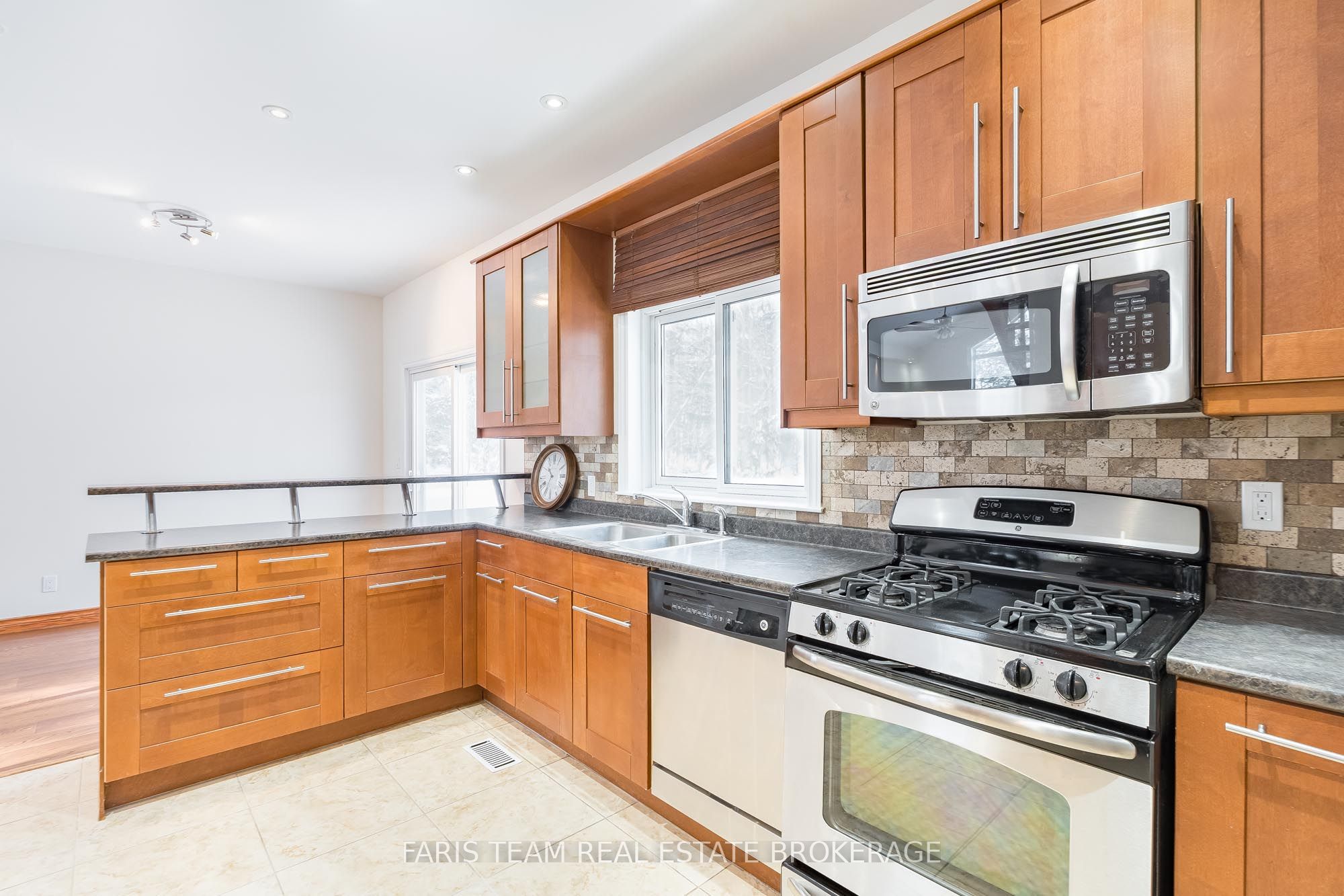 2384 Champlain Road Property Photo 10