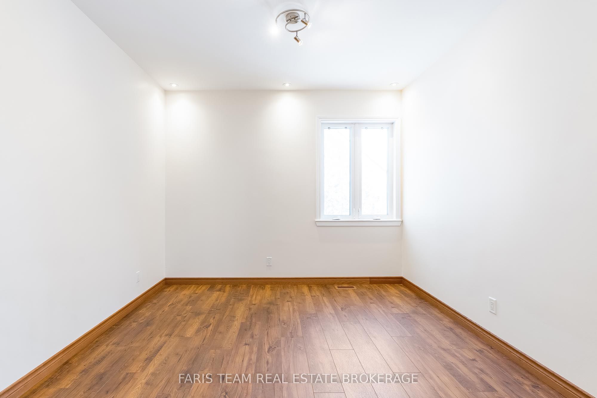 2384 Champlain Road Property Photo 17