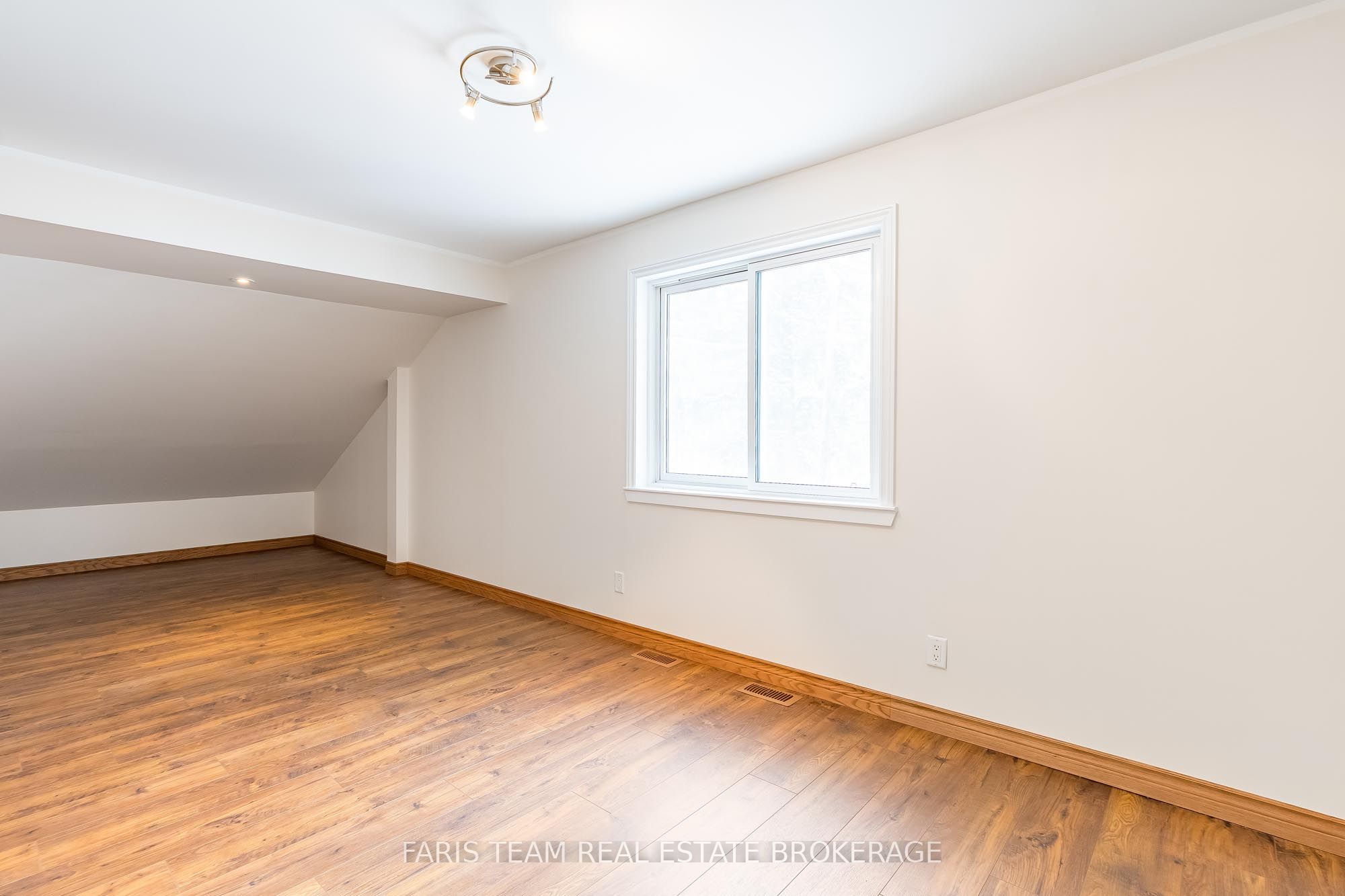 2384 Champlain Road Property Photo 23