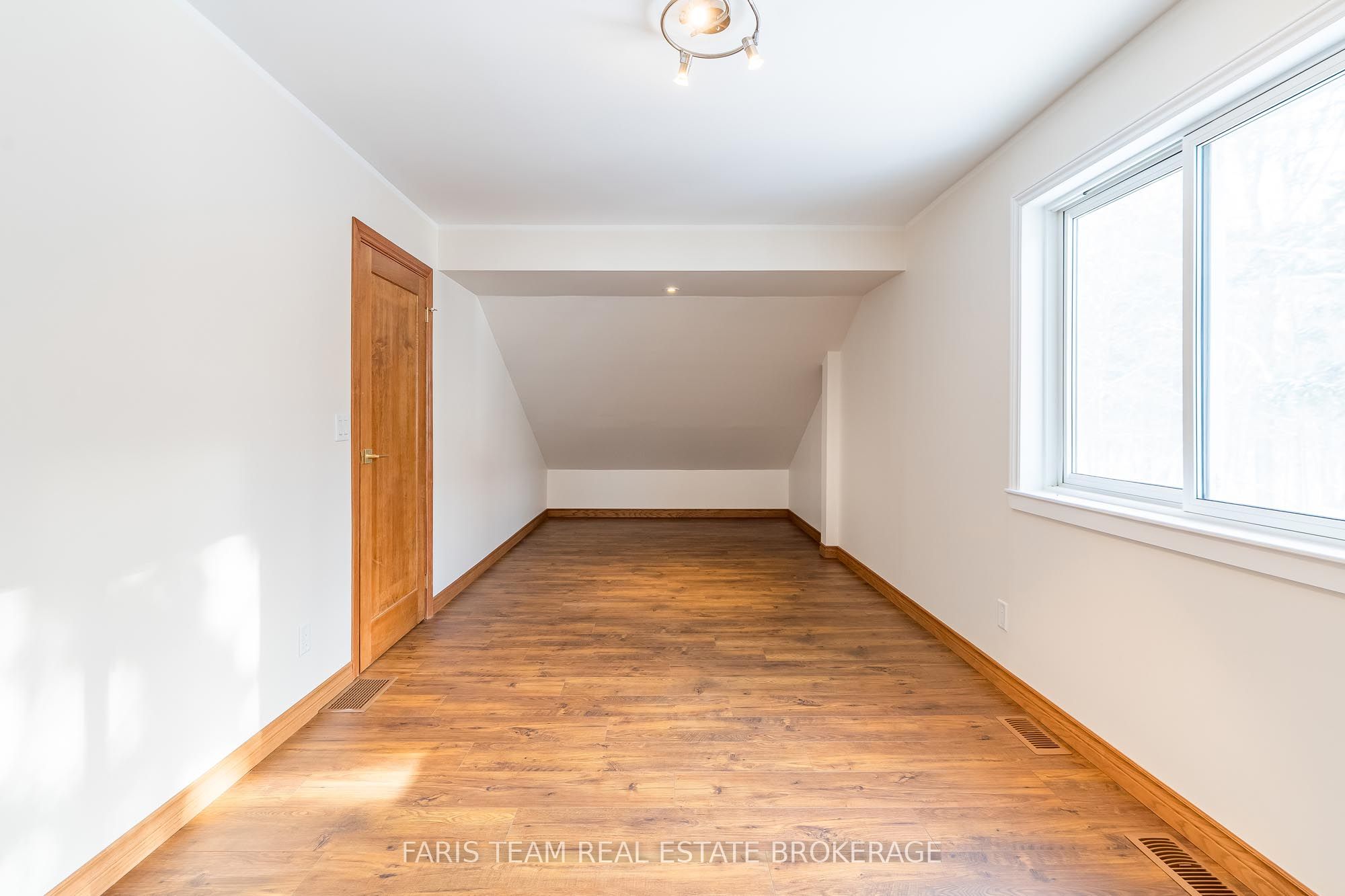 2384 Champlain Road Property Photo 24