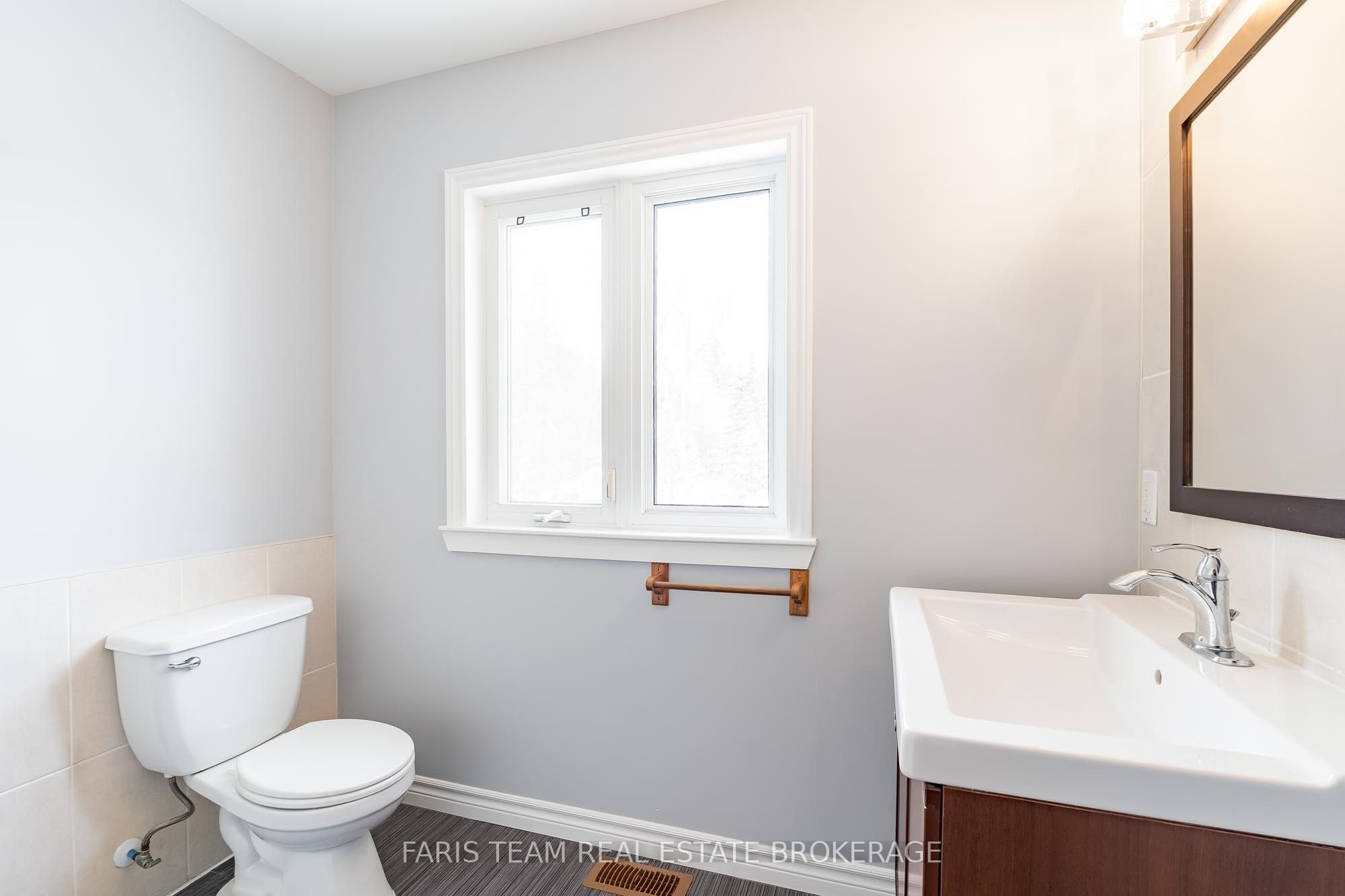 2384 Champlain Road Property Photo 25
