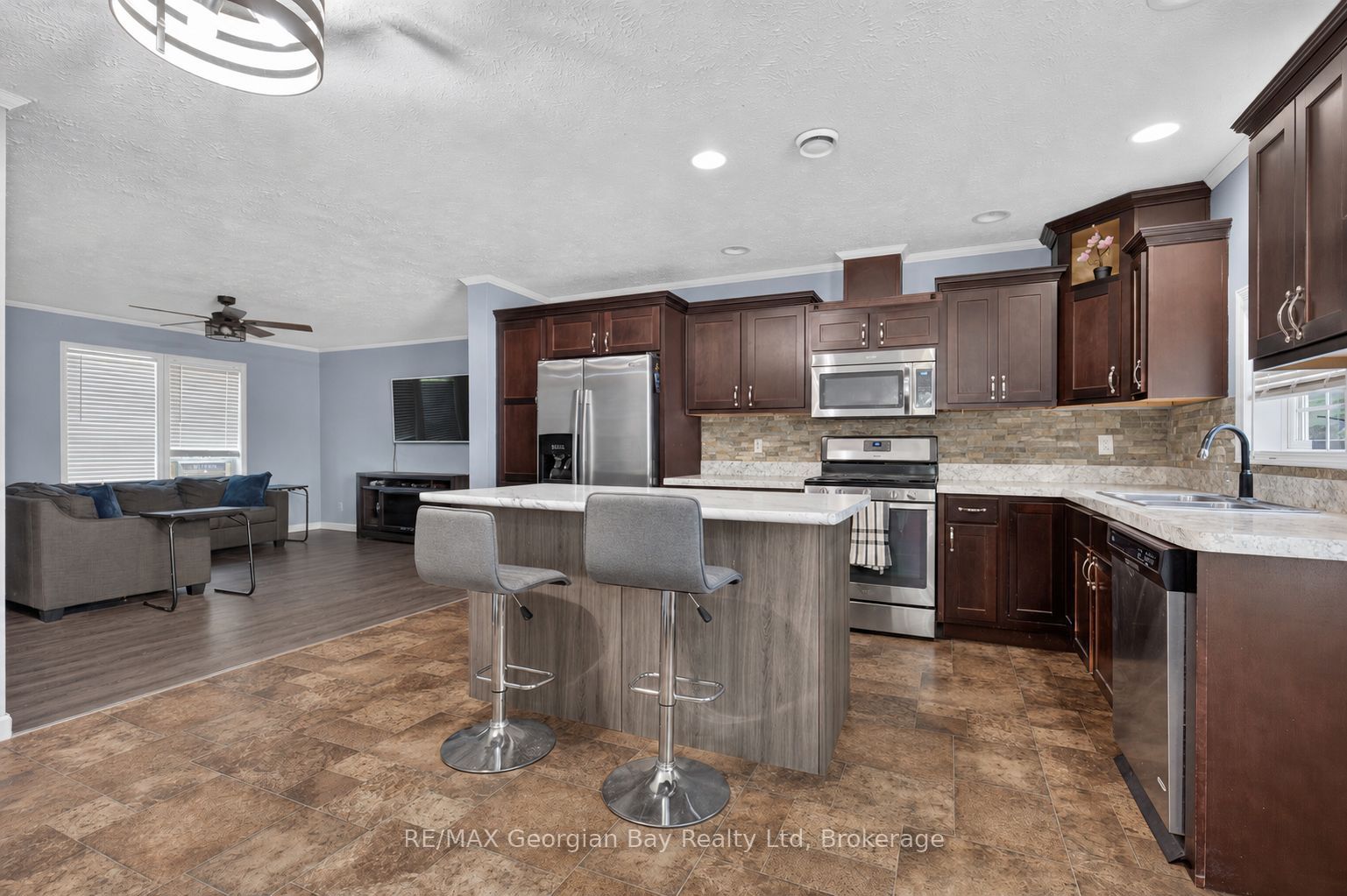 927 Vindin Street Property Photo 2