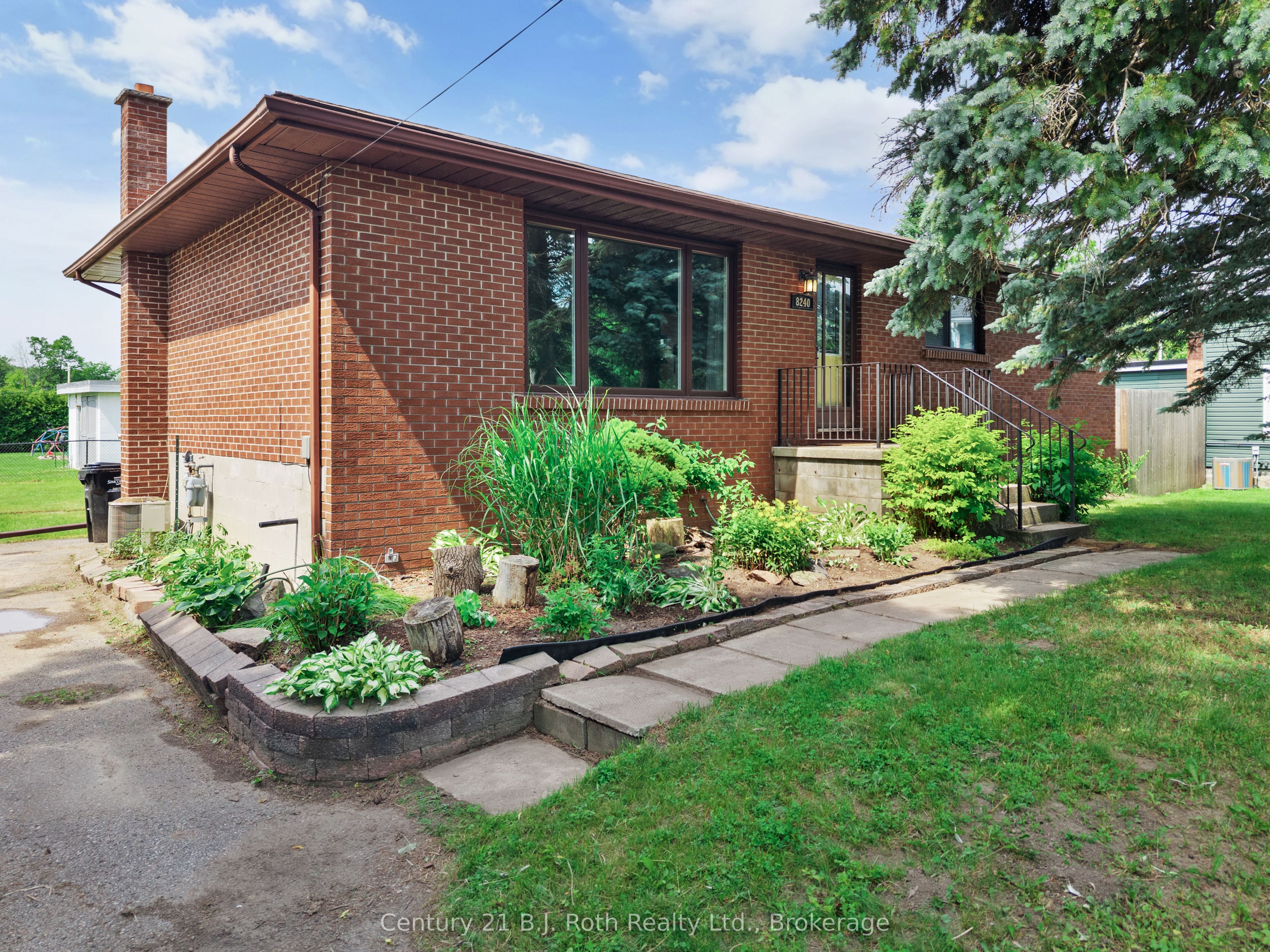 8240 93 Highway Property Photo 1