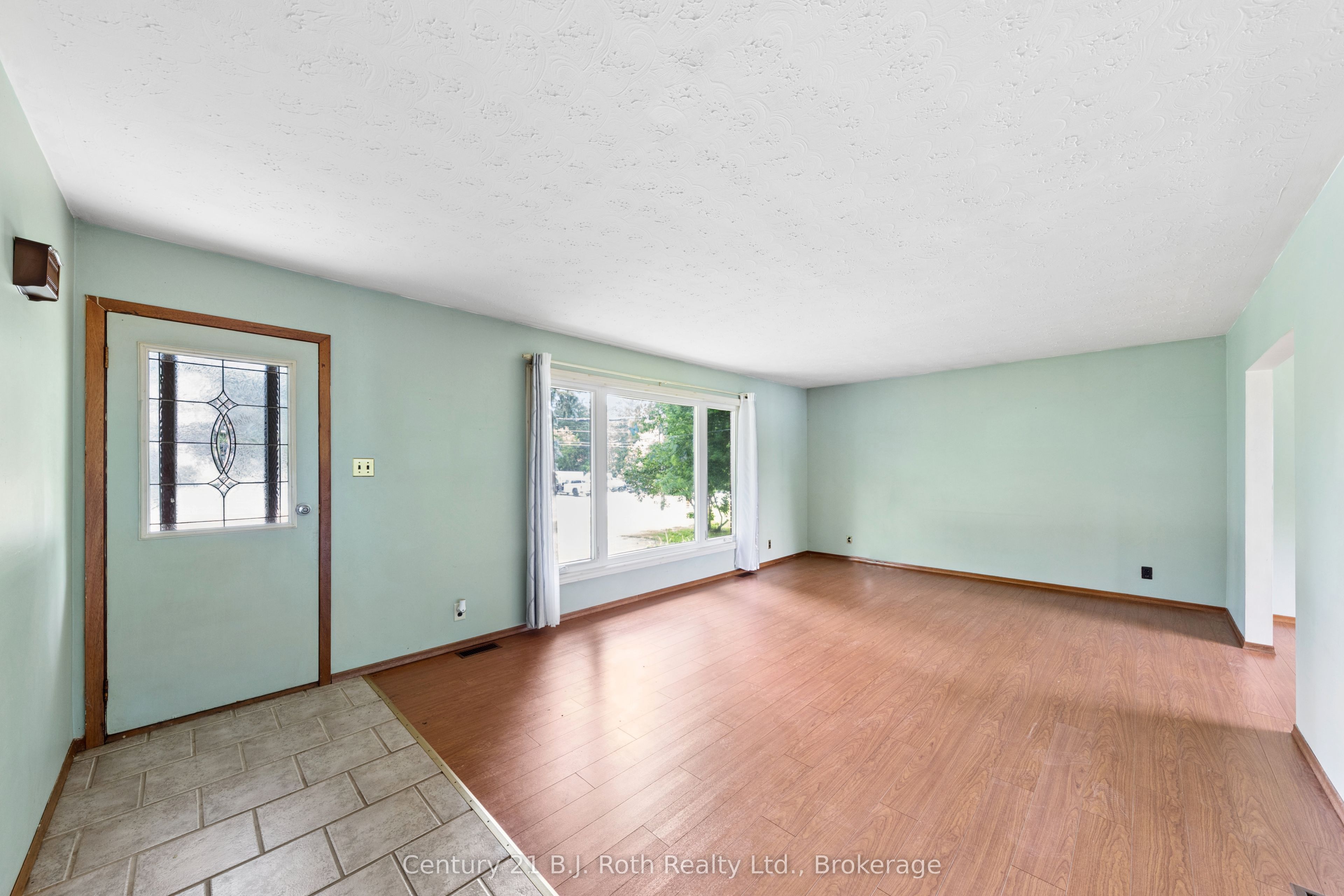8240 93 Highway Property Photo 3