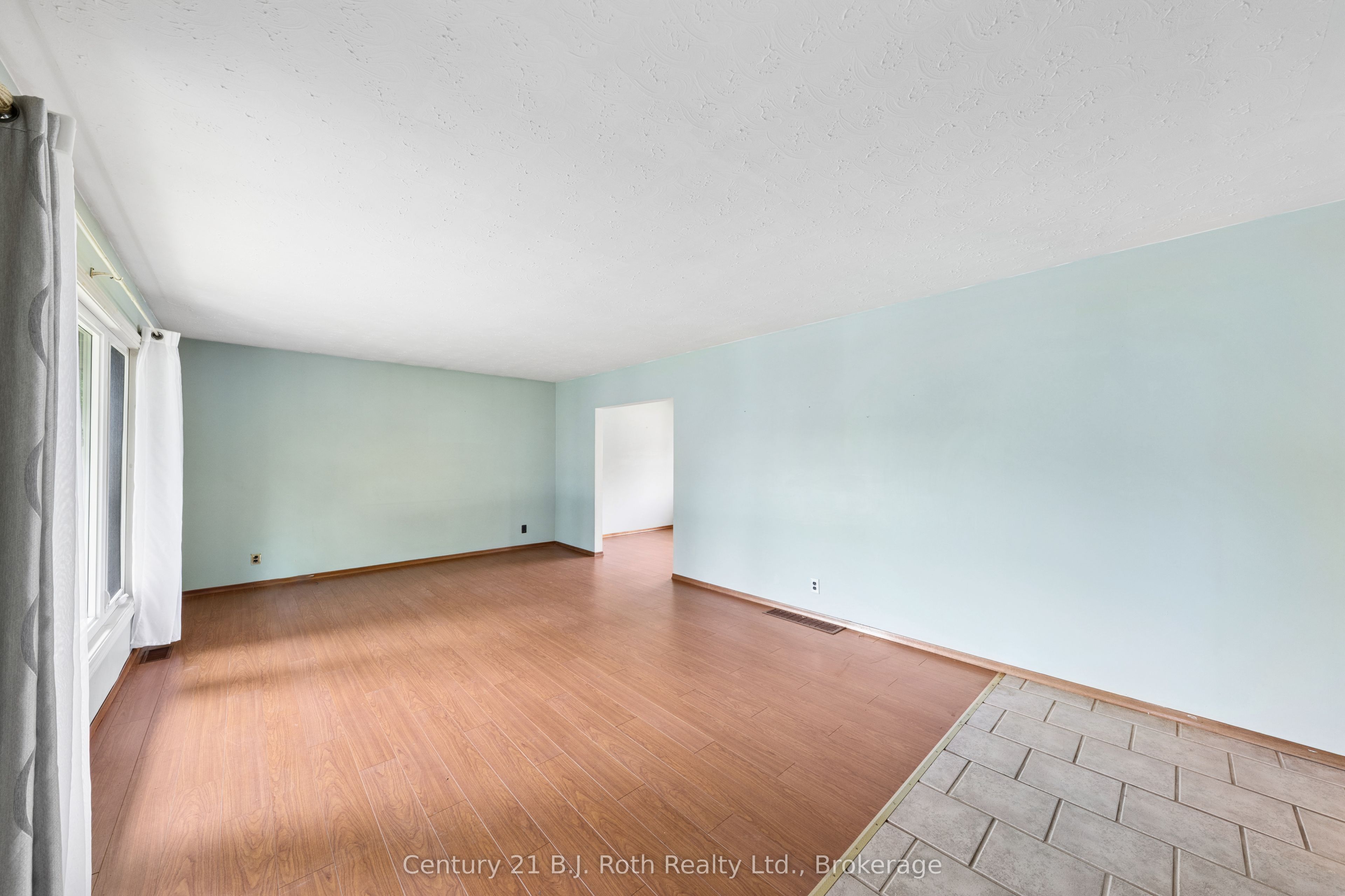 8240 93 Highway Property Photo 4