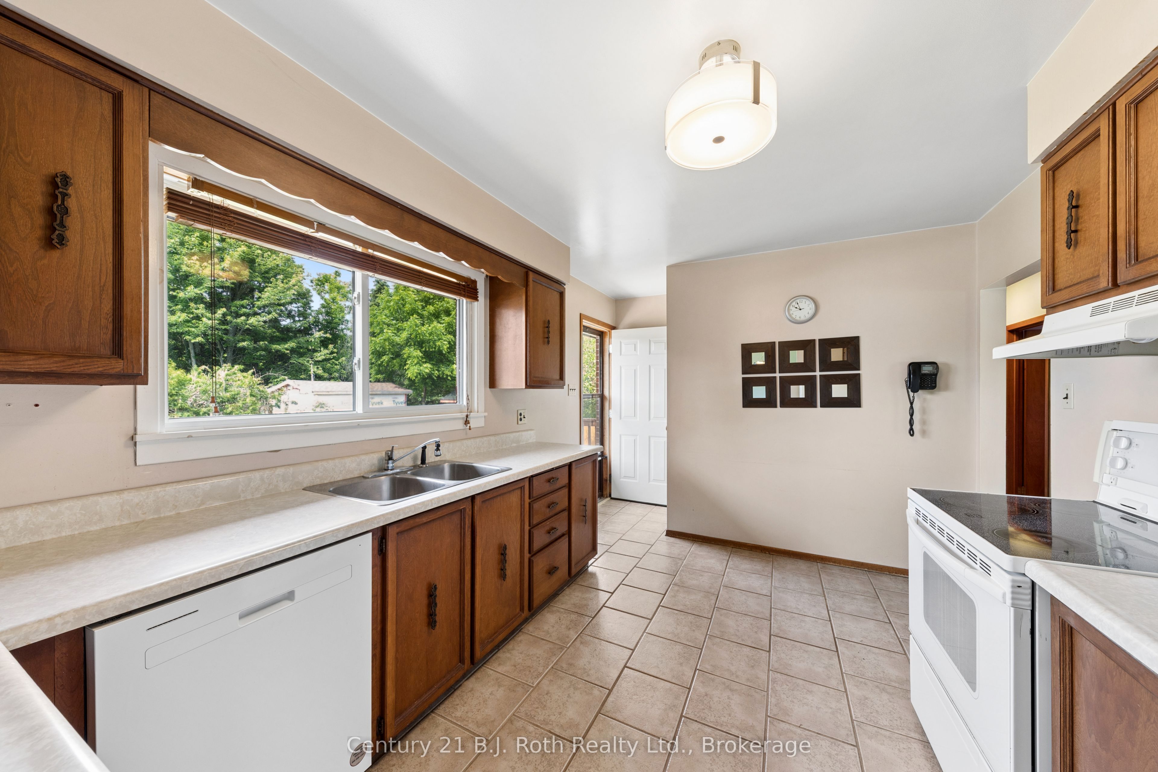 8240 93 Highway Property Photo 9