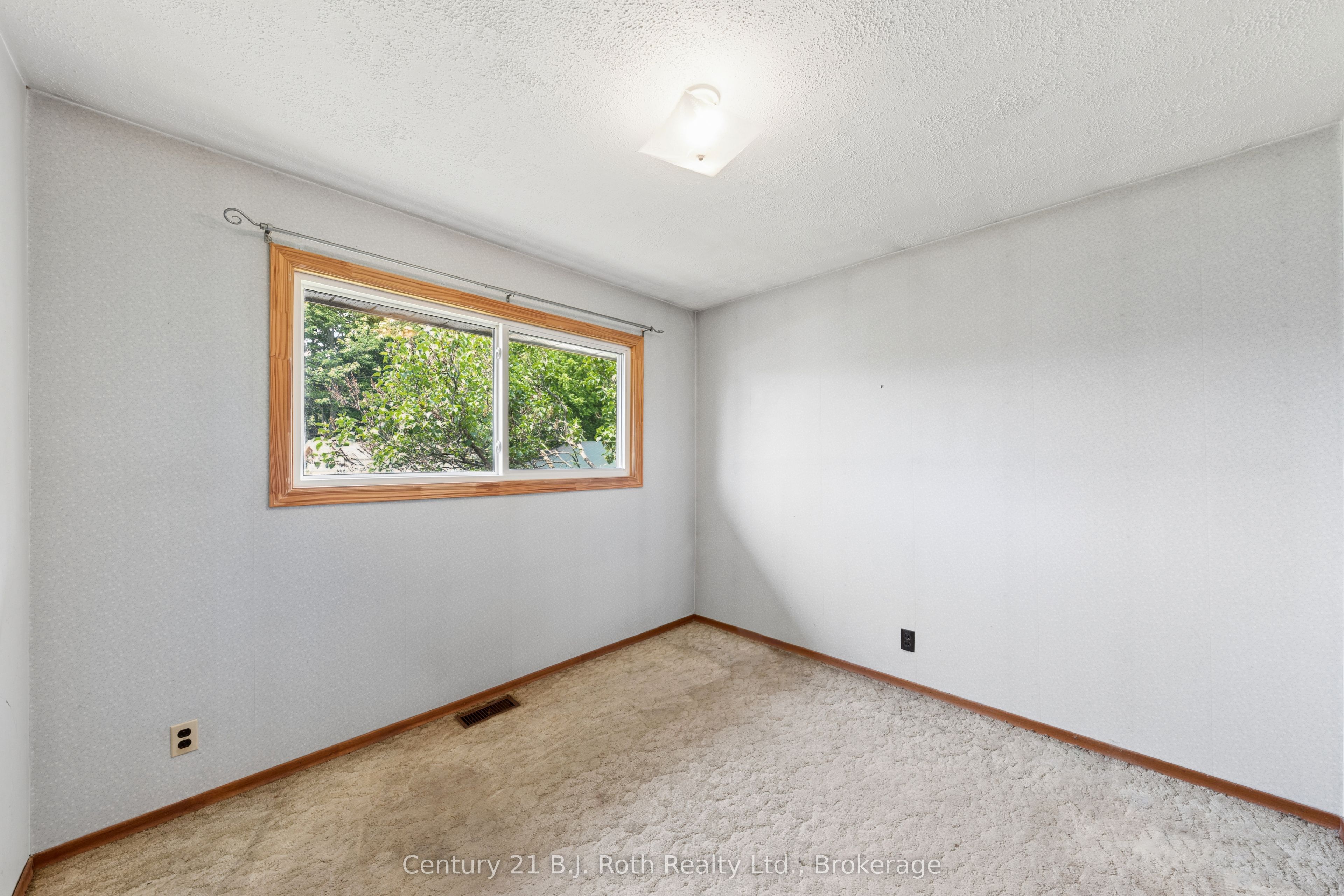 8240 93 Highway Property Photo 13