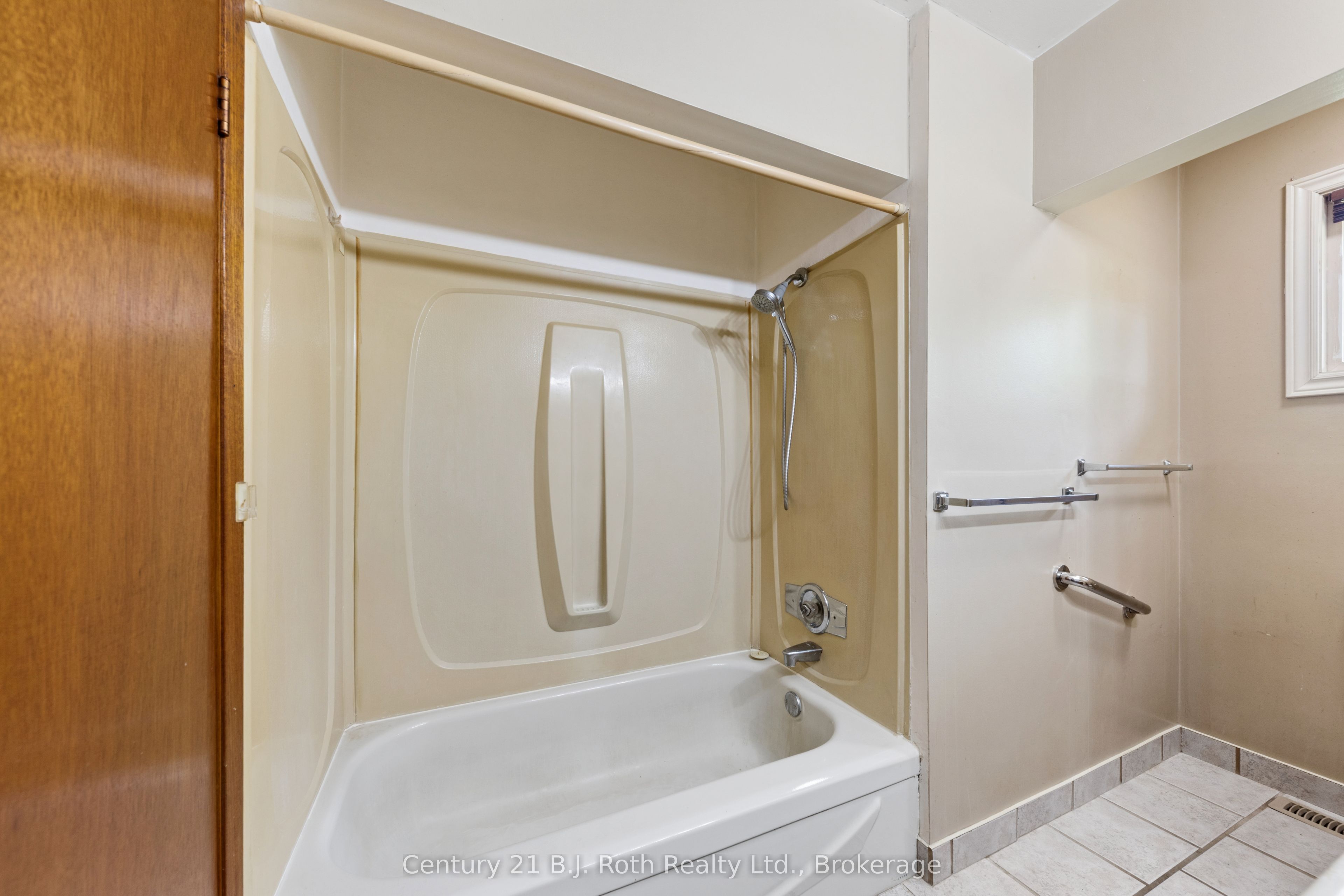 8240 93 Highway Property Photo 14