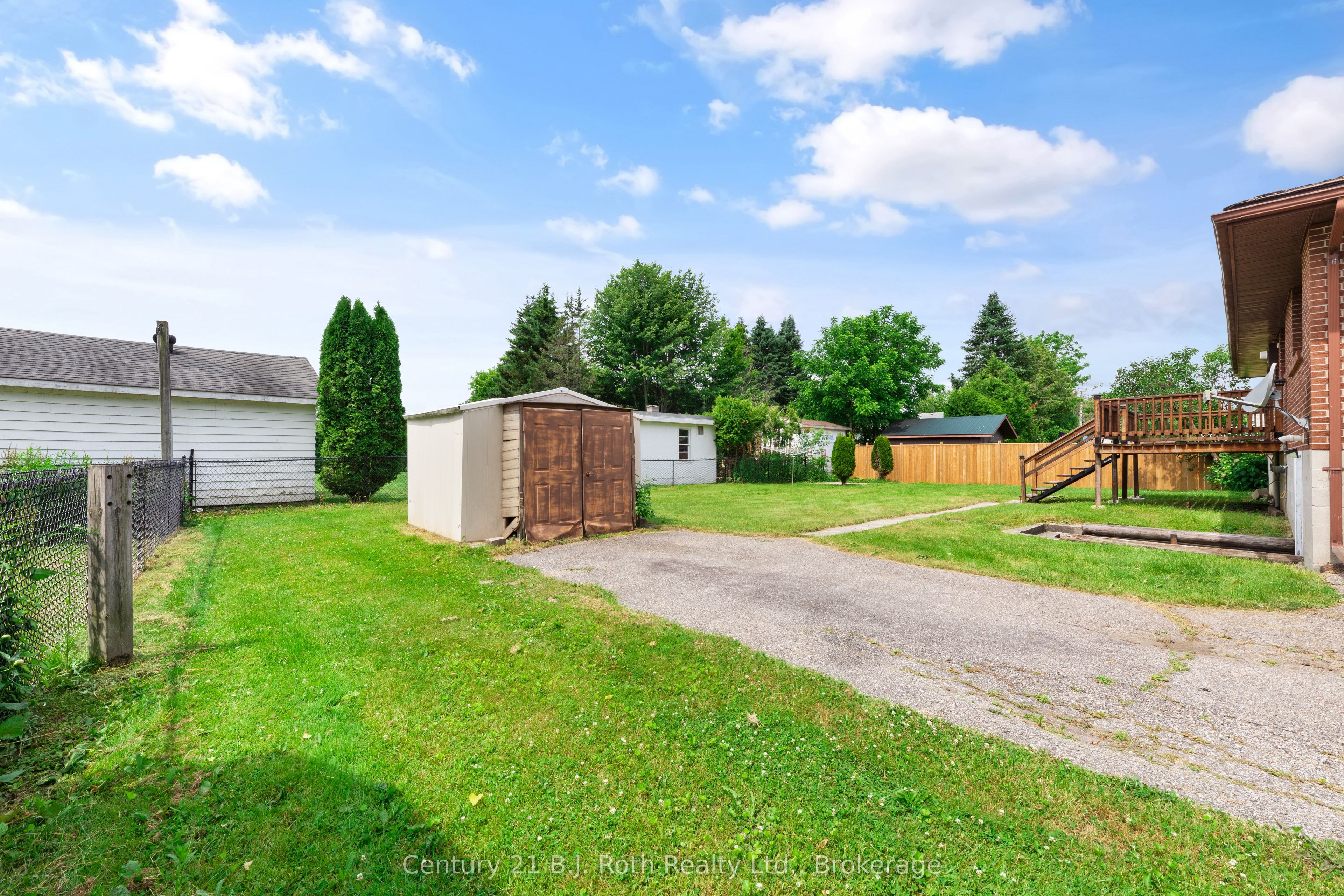 8240 93 Highway Property Photo 32