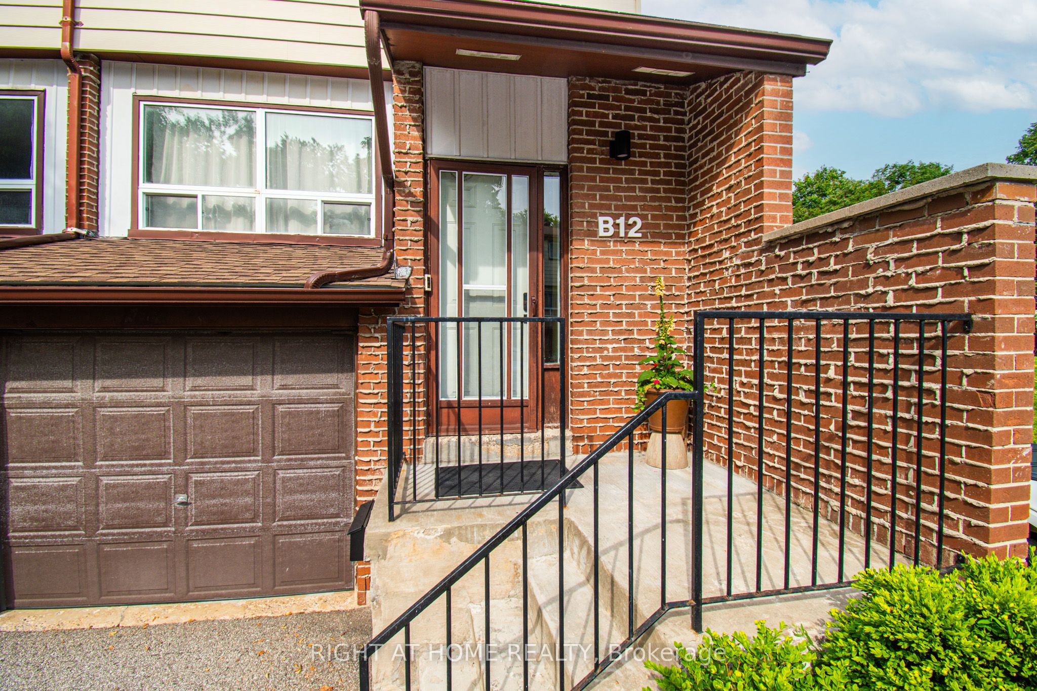 63 Ferris Lane B12 Property Photo 4