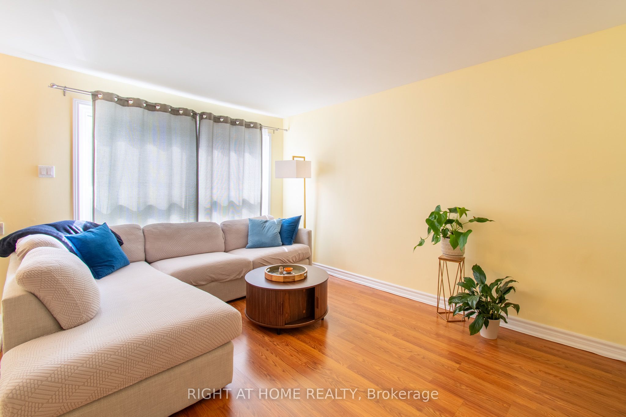 63 Ferris Lane B12 Property Photo 6