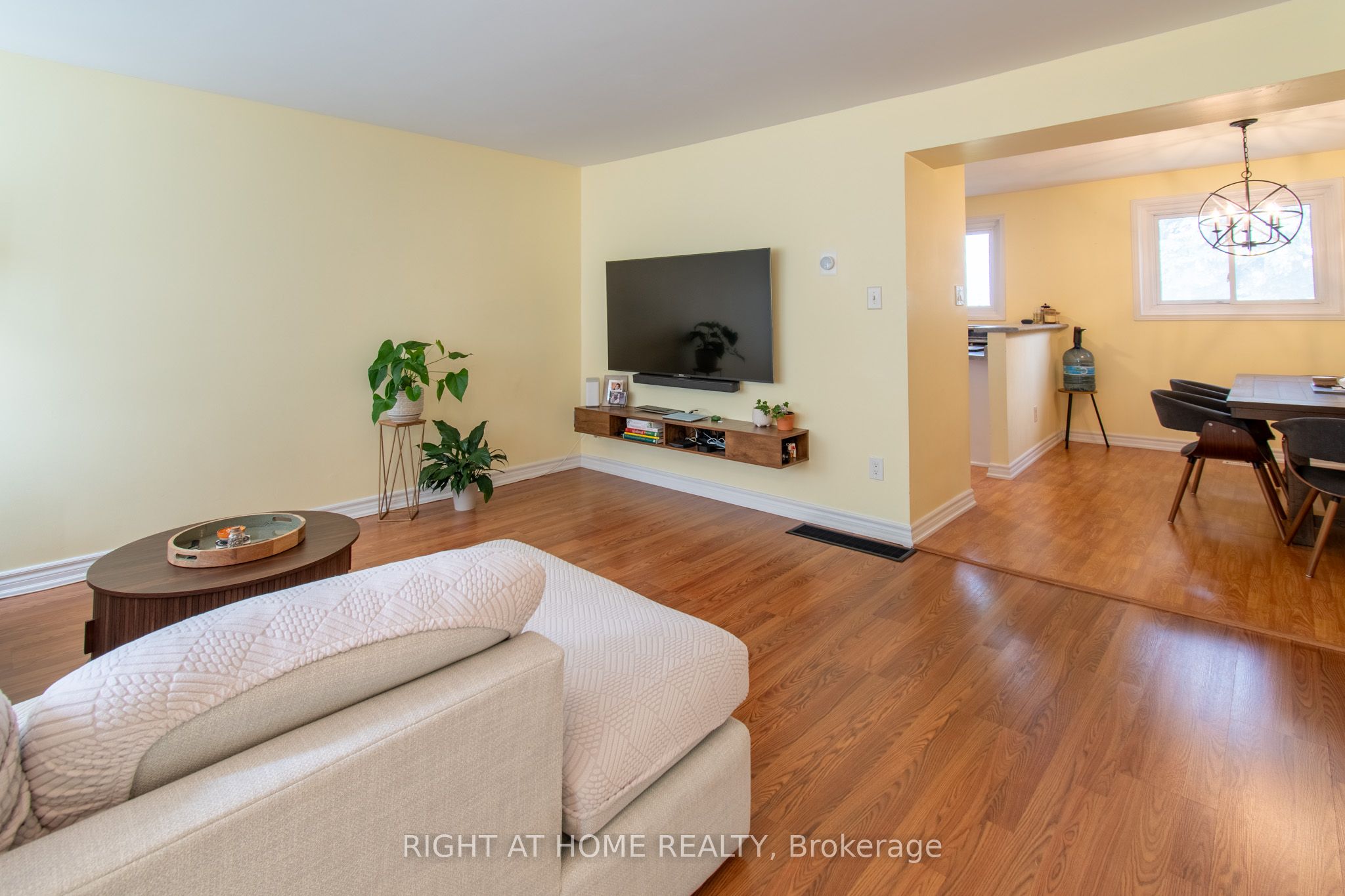 63 Ferris Lane B12 Property Photo 8