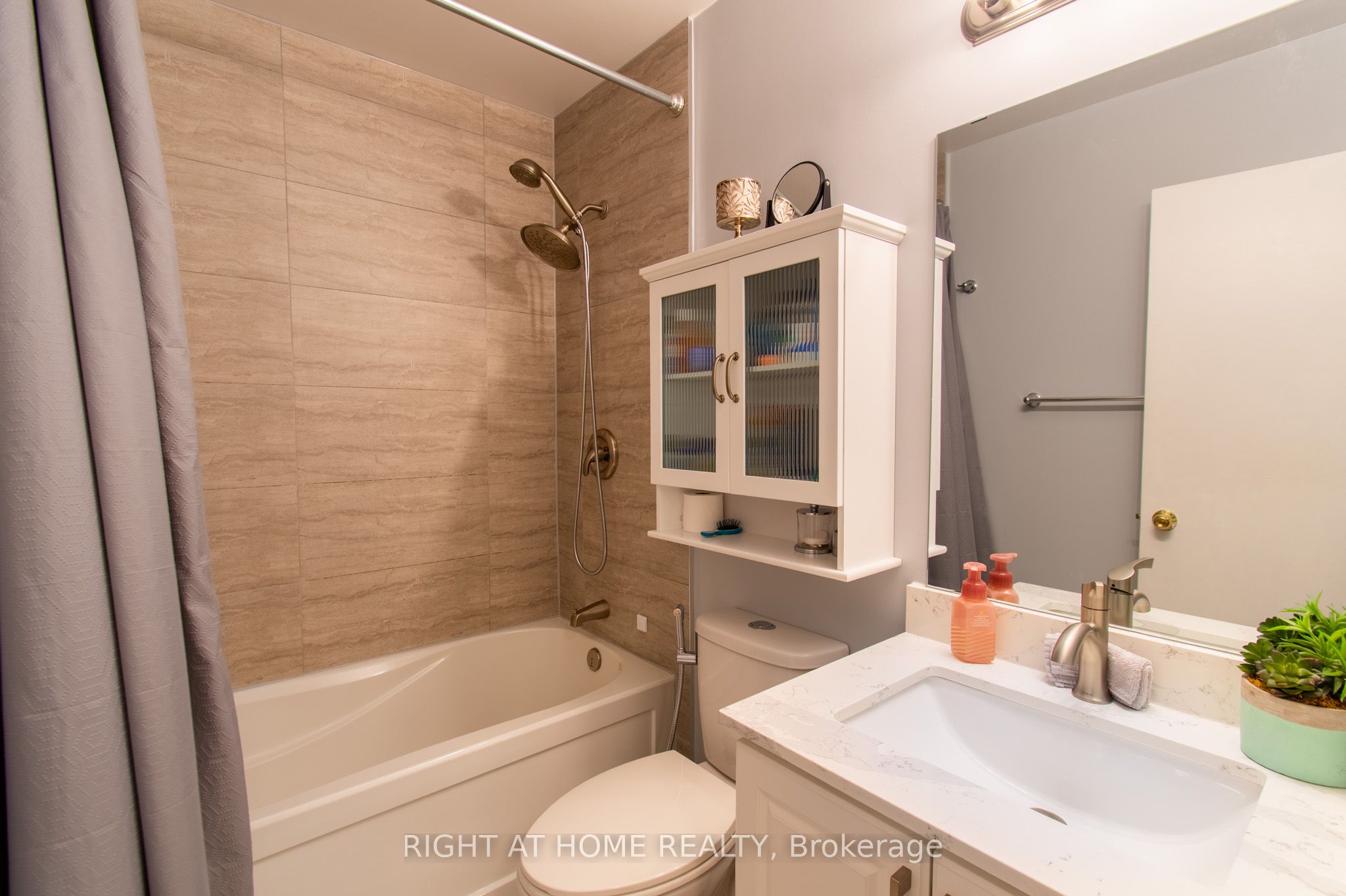 63 Ferris Lane B12 Property Photo 21