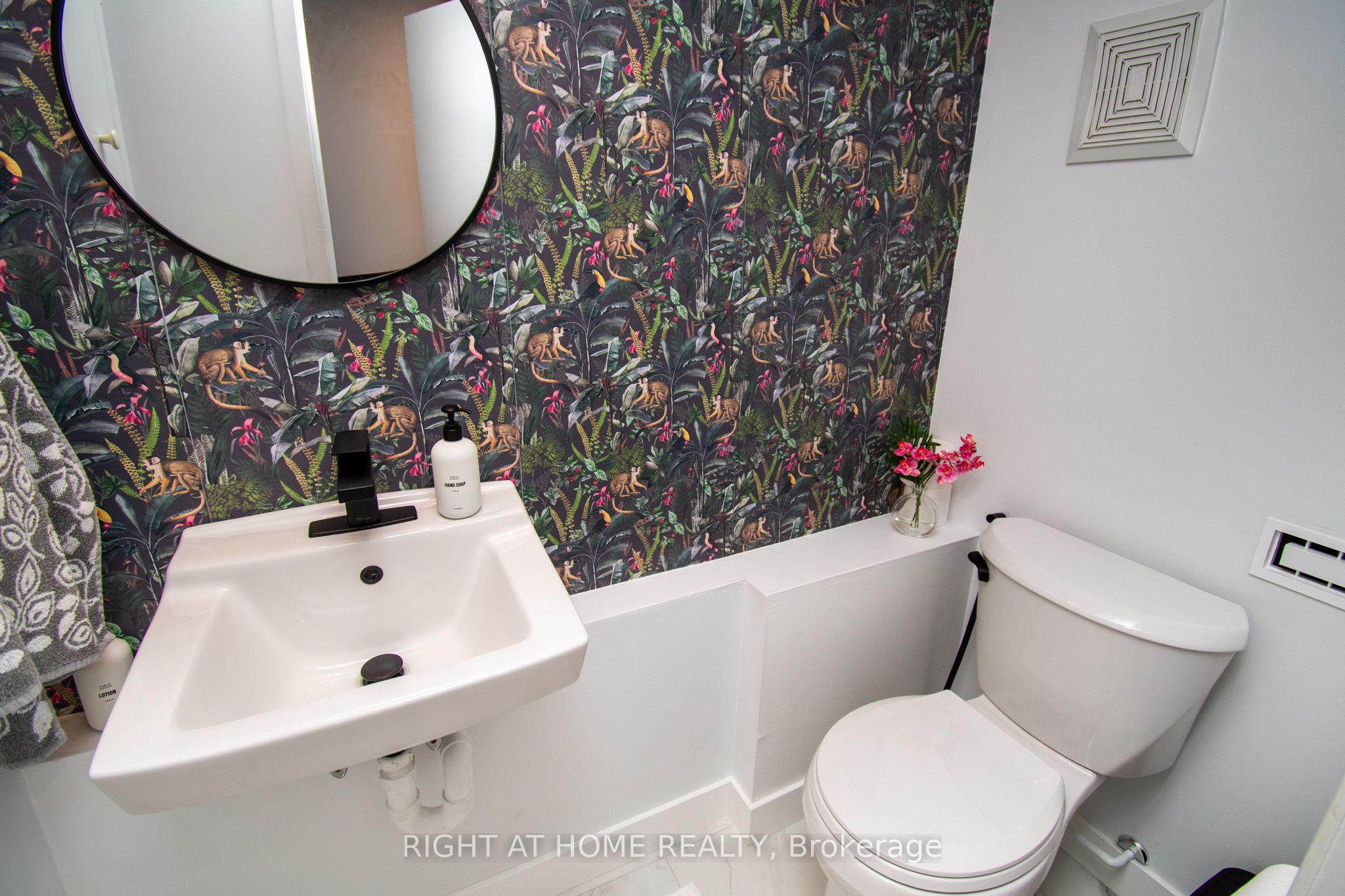 63 Ferris Lane B12 Property Photo 22
