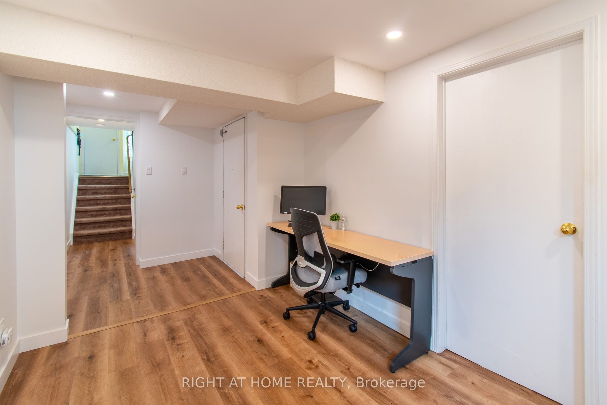 63 Ferris Lane B12 Property Photo 24