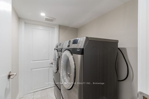 240 Wellington Street E Property Photo 10