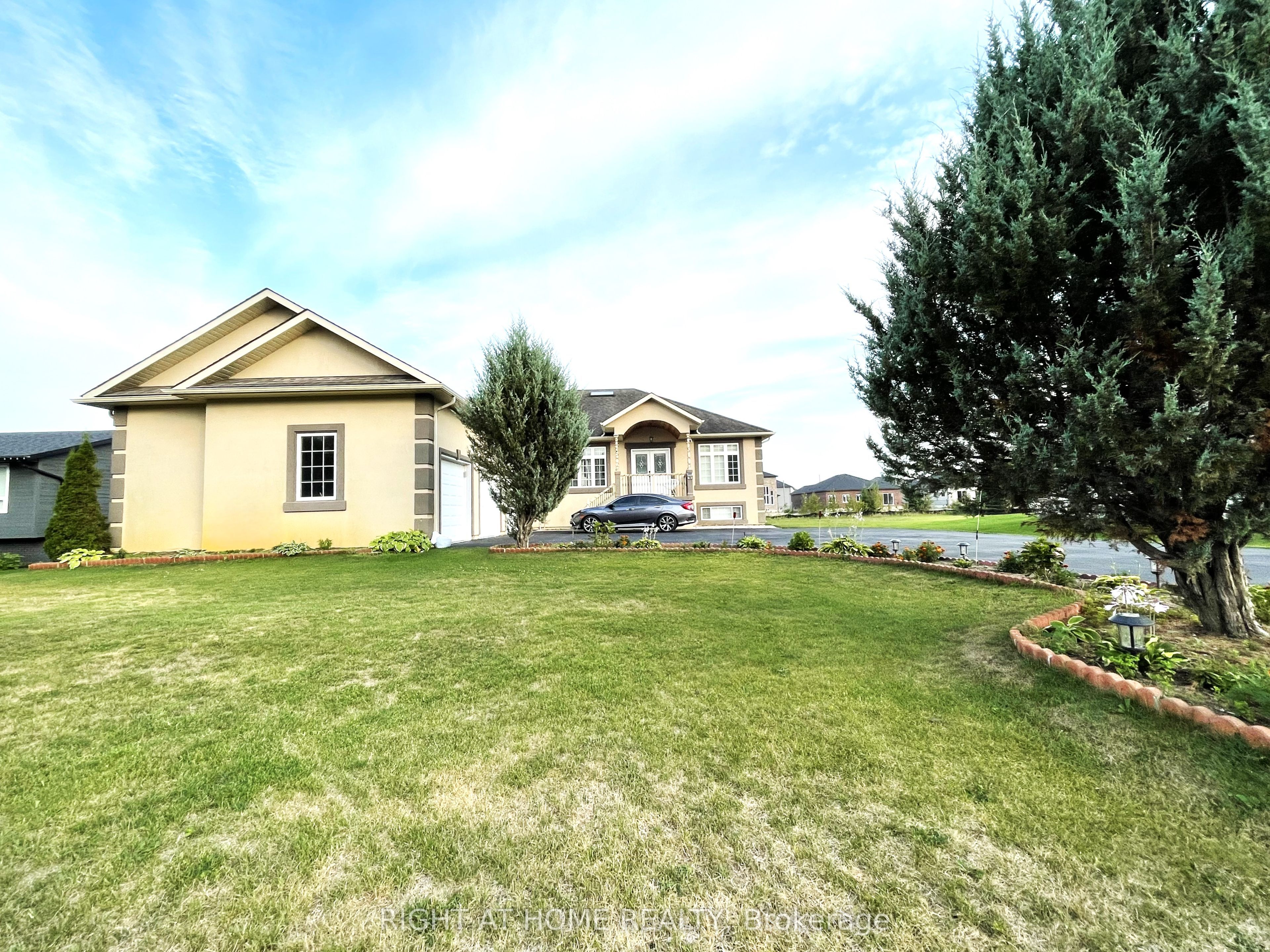 16 Wasaga Sands Drive Property Photo 3