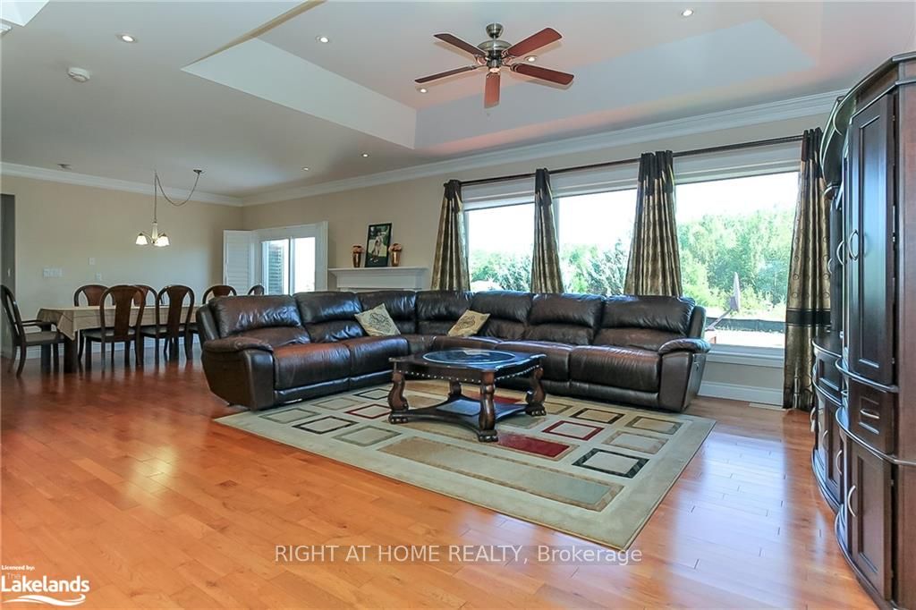 16 Wasaga Sands Drive Property Photo 10