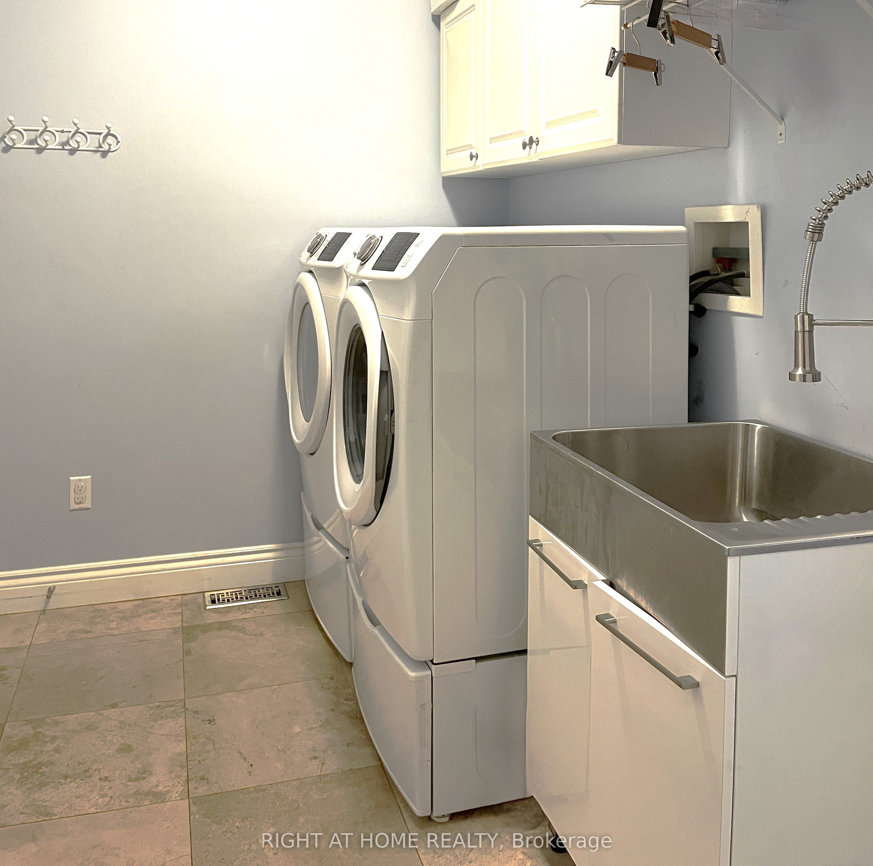 16 Wasaga Sands Drive Property Photo 29