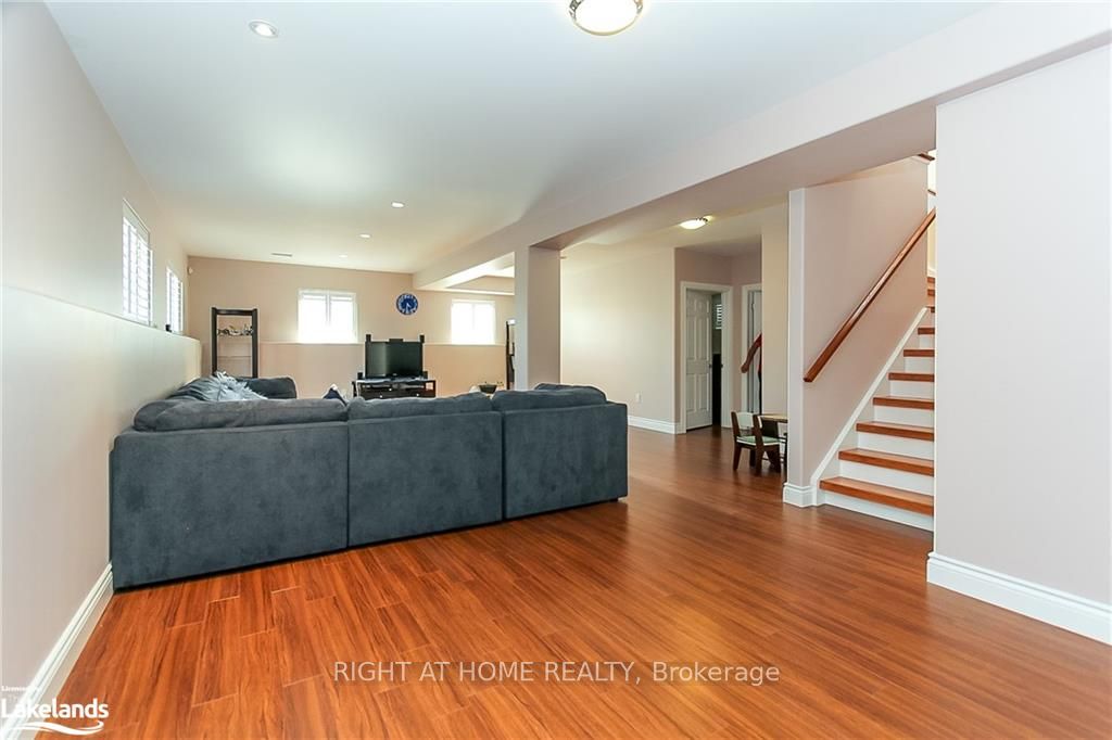 16 Wasaga Sands Drive Property Photo 33