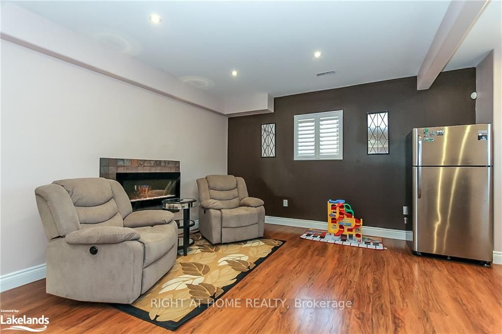 16 Wasaga Sands Drive Property Photo 34