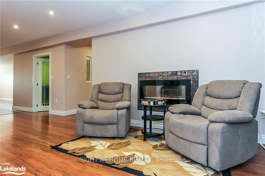 16 Wasaga Sands Drive Property Photo 35