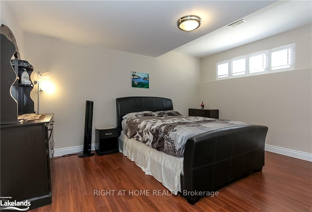 16 Wasaga Sands Drive Property Photo 37