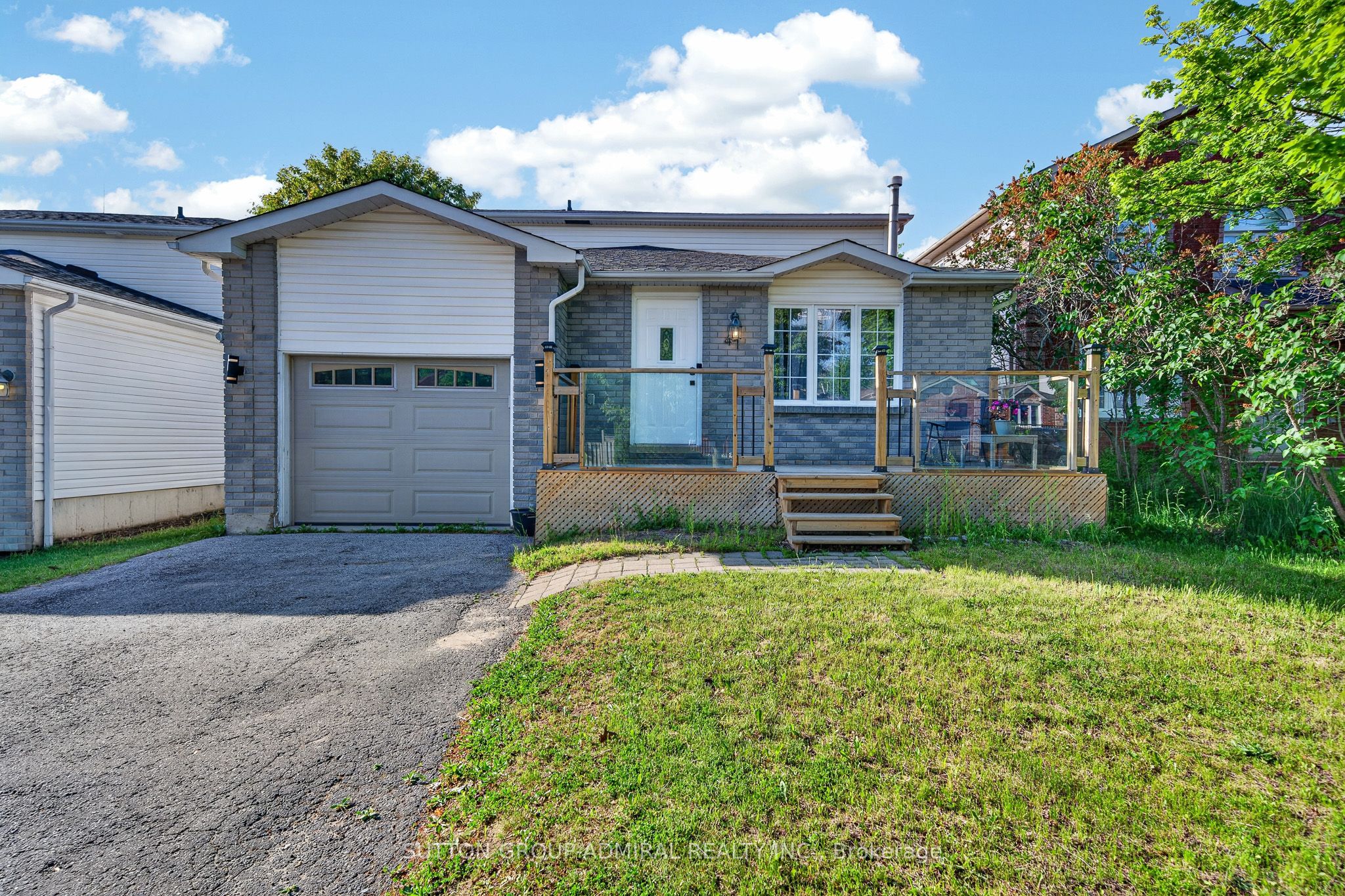 41 WHITEHORN Crescent Property Photo 1