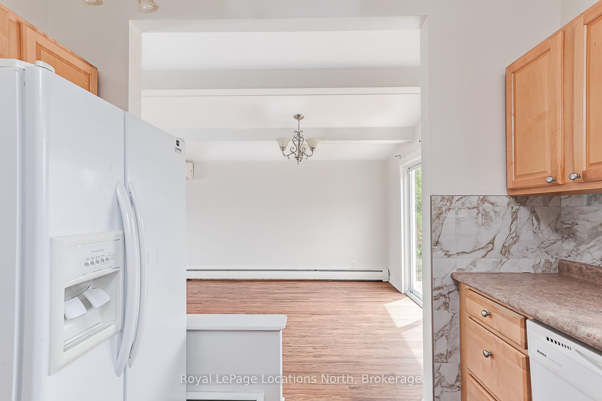 594 Oak Street Property Photo 8