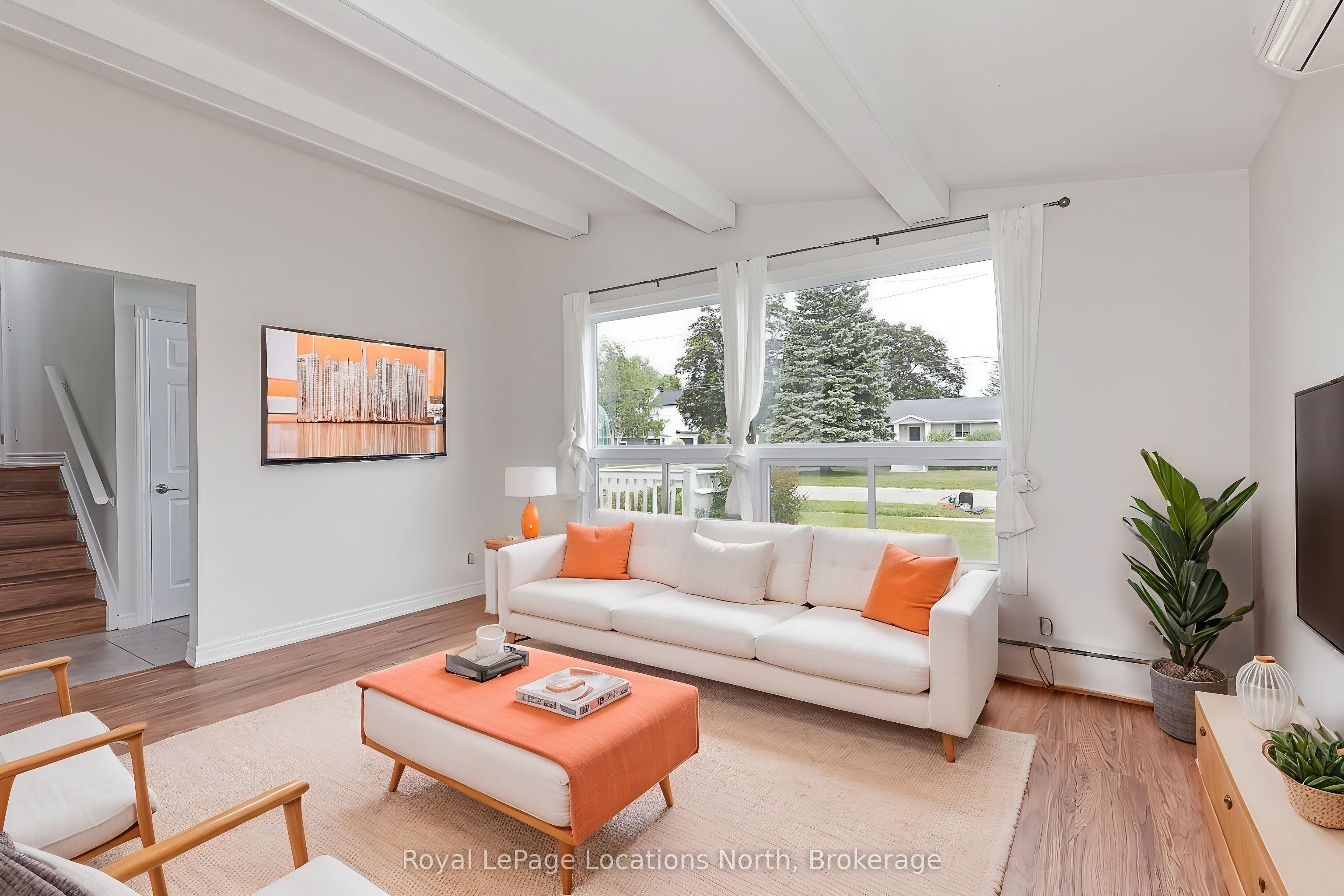 594 Oak Street Property Photo 10