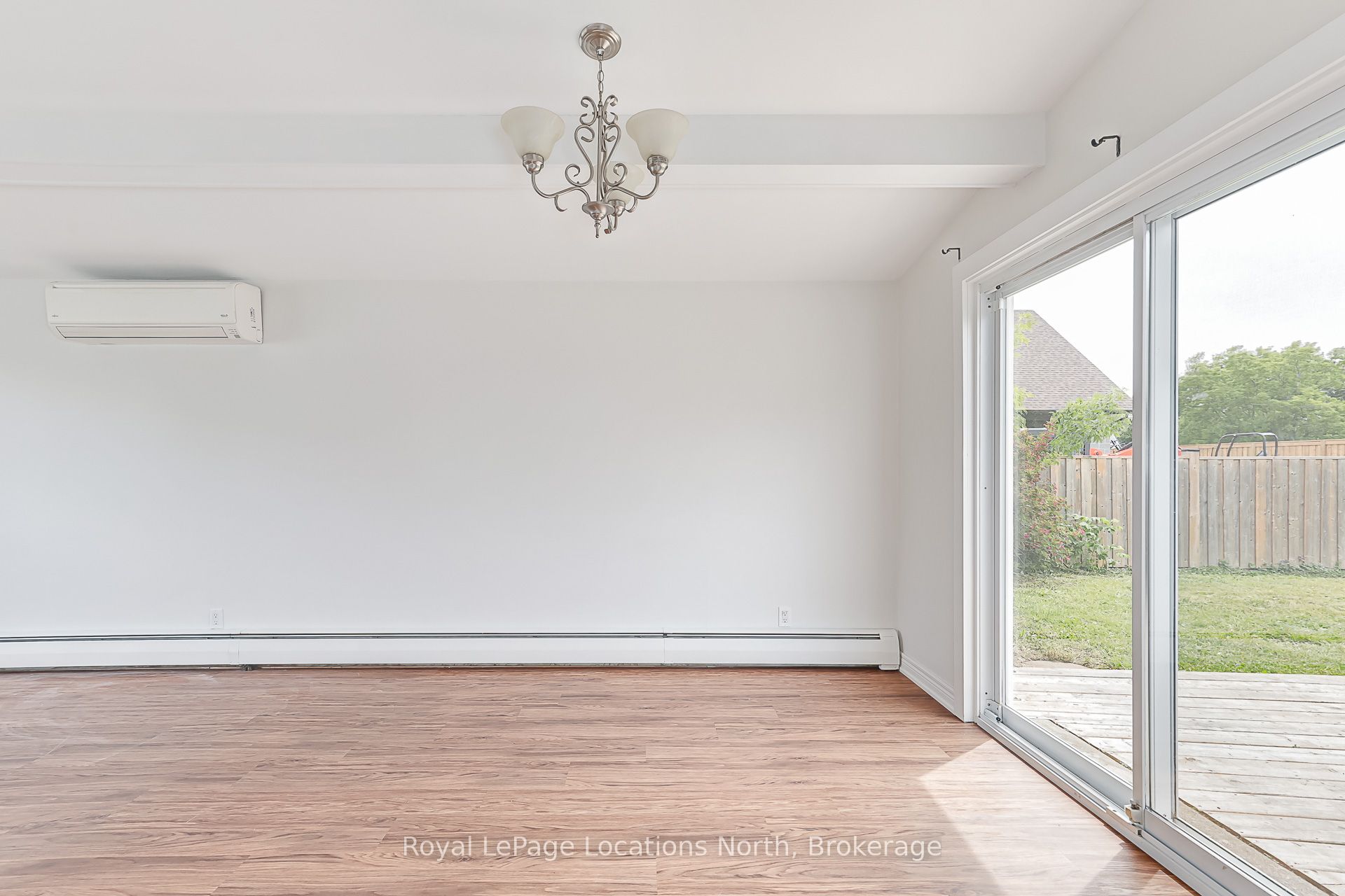 594 Oak Street Property Photo 11