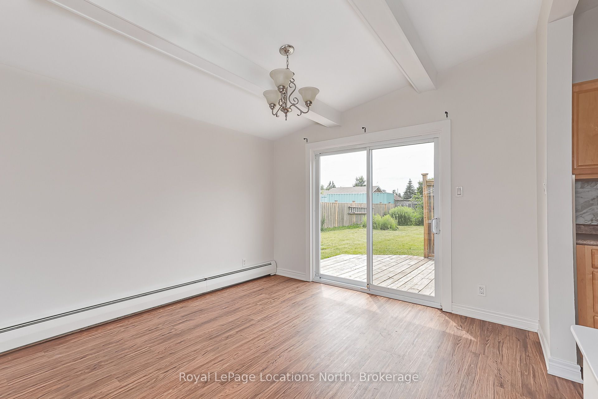 594 Oak Street Property Photo 12