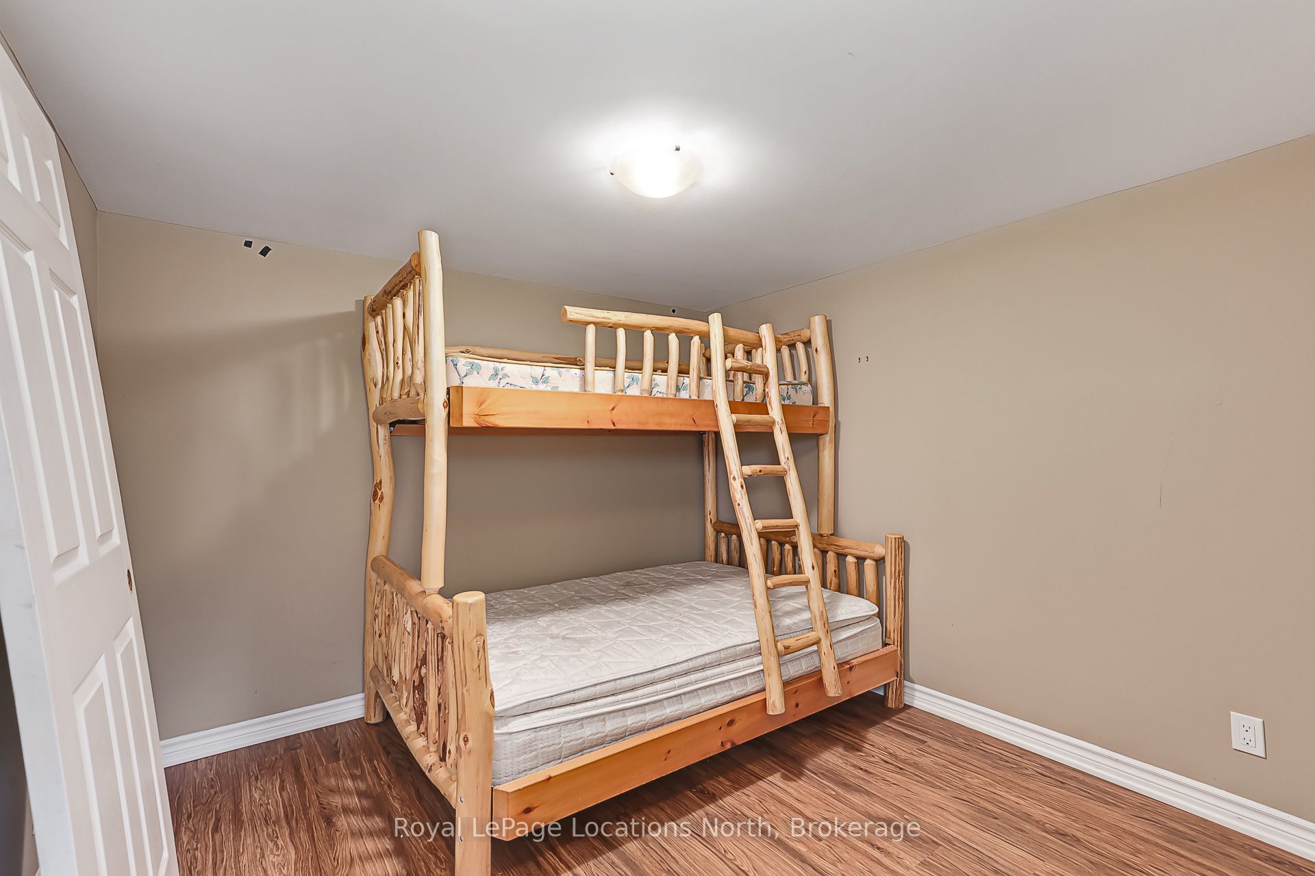 594 Oak Street Property Photo 40