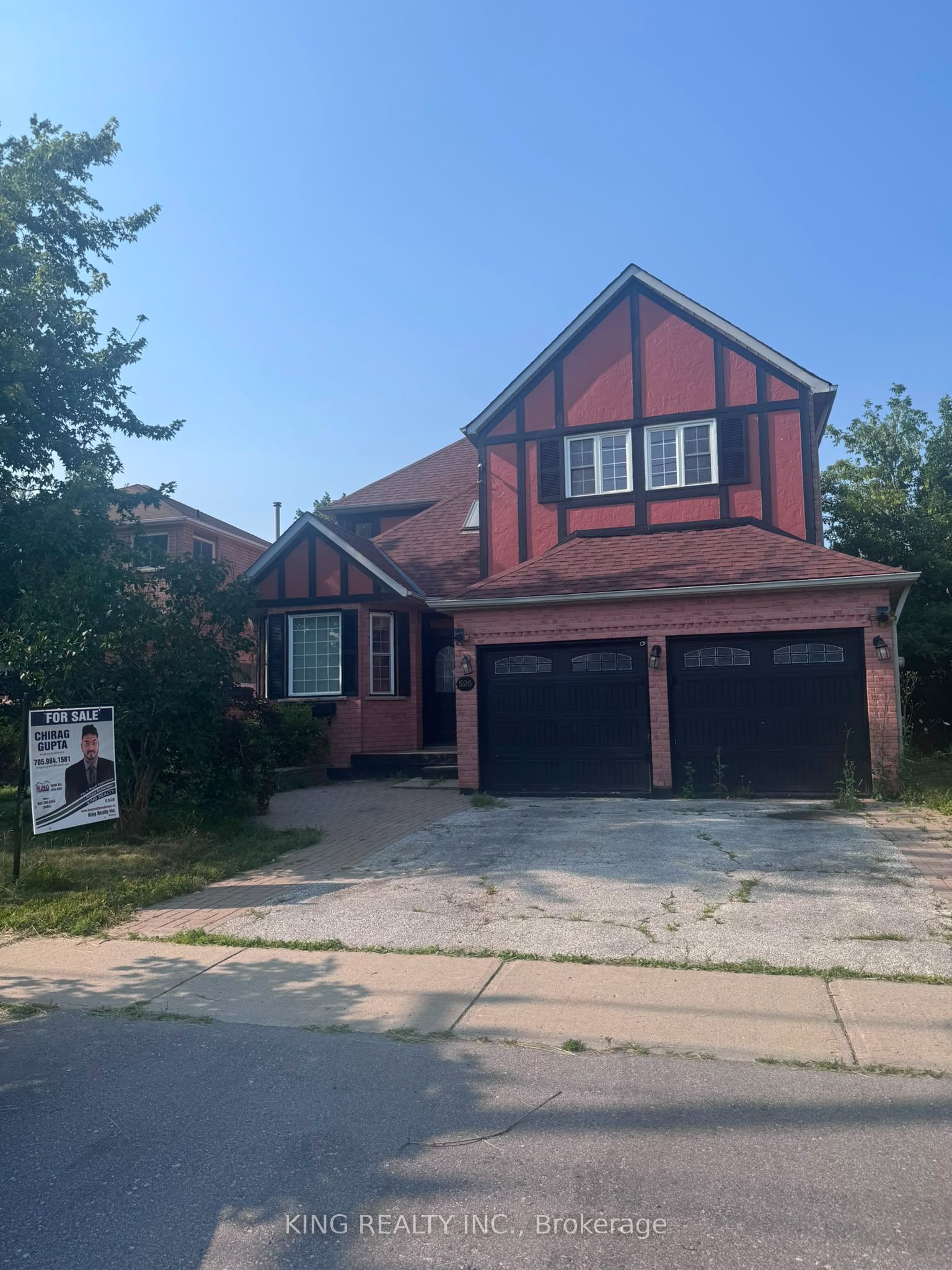 526 Grove Street E Property Photo 1
