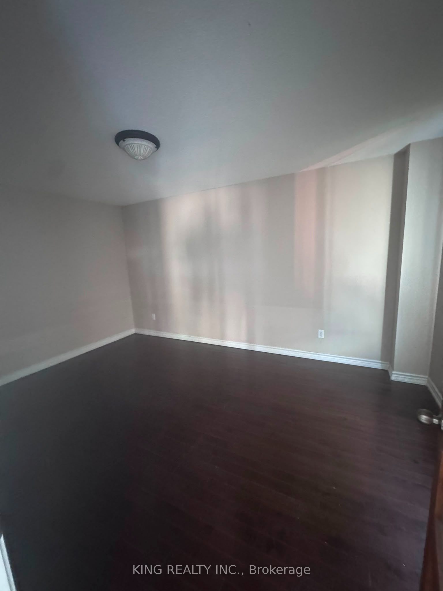 526 Grove Street E Property Photo 10