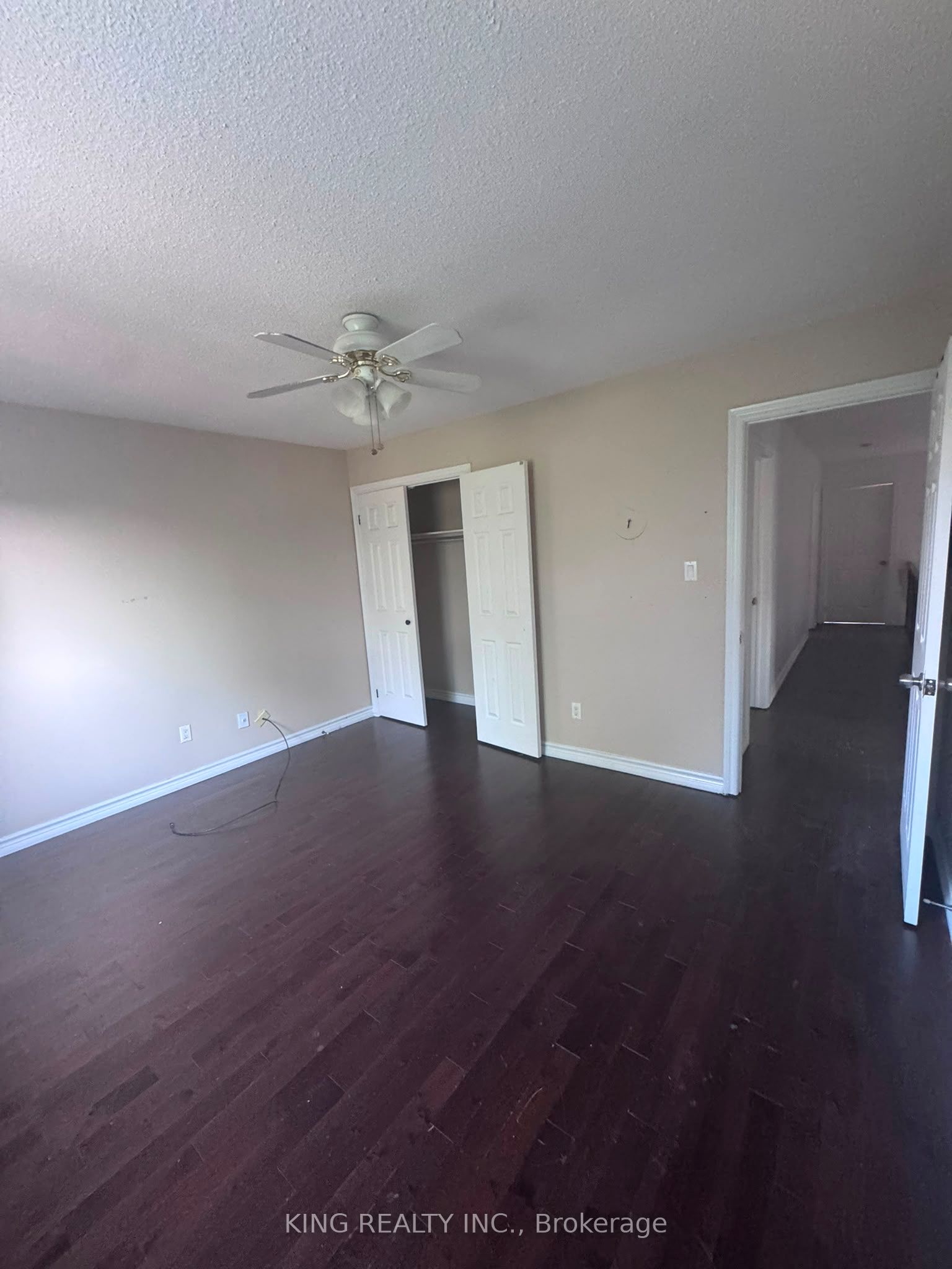 526 Grove Street E Property Photo 19