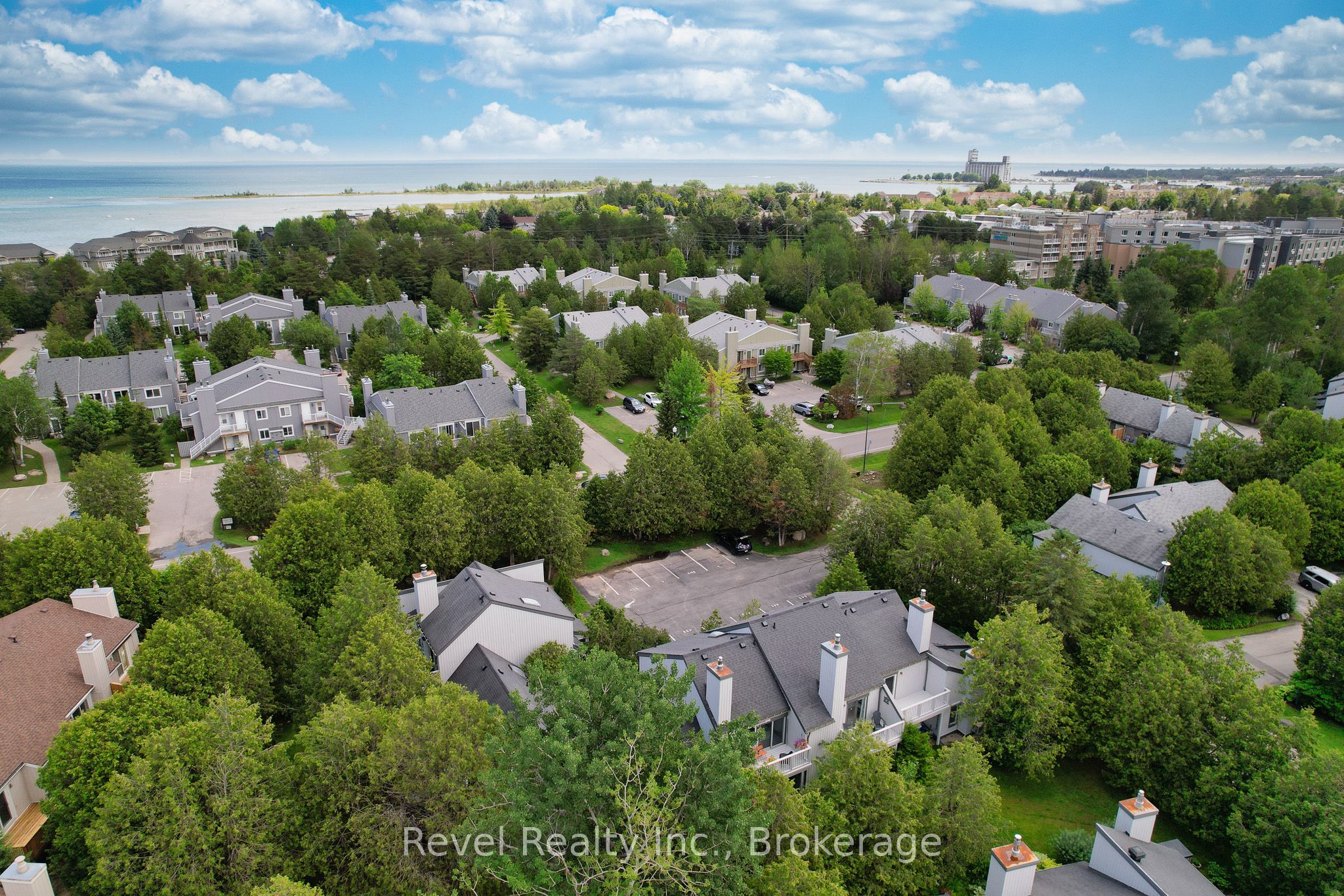 440 Oxbow Crescent W Property Photo 1