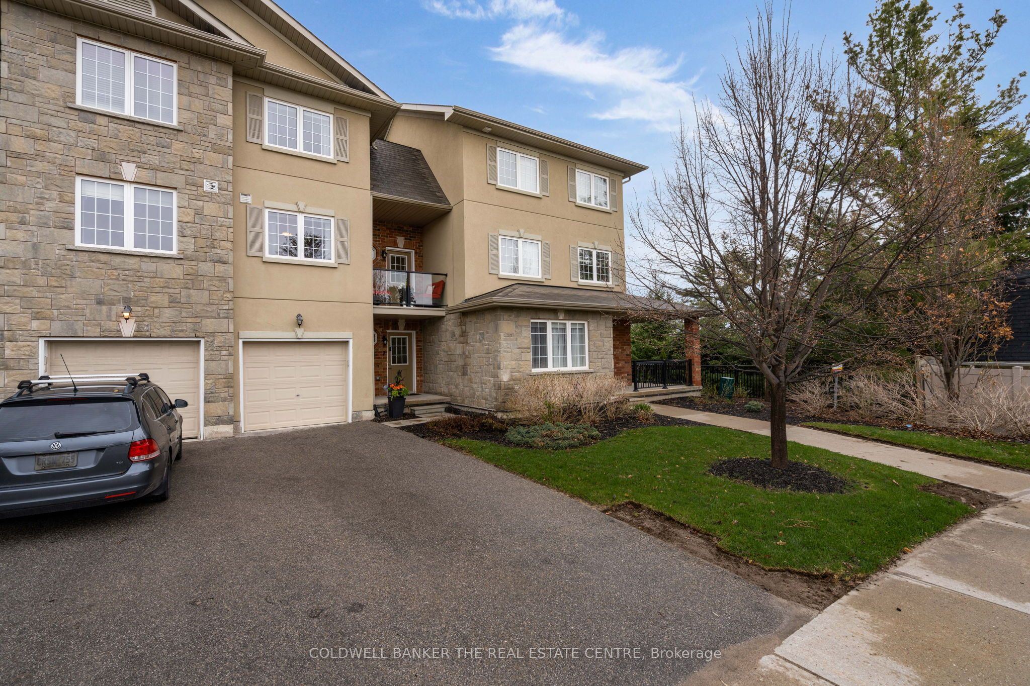 49 Ferndale Drive S 7 Property Photo 4