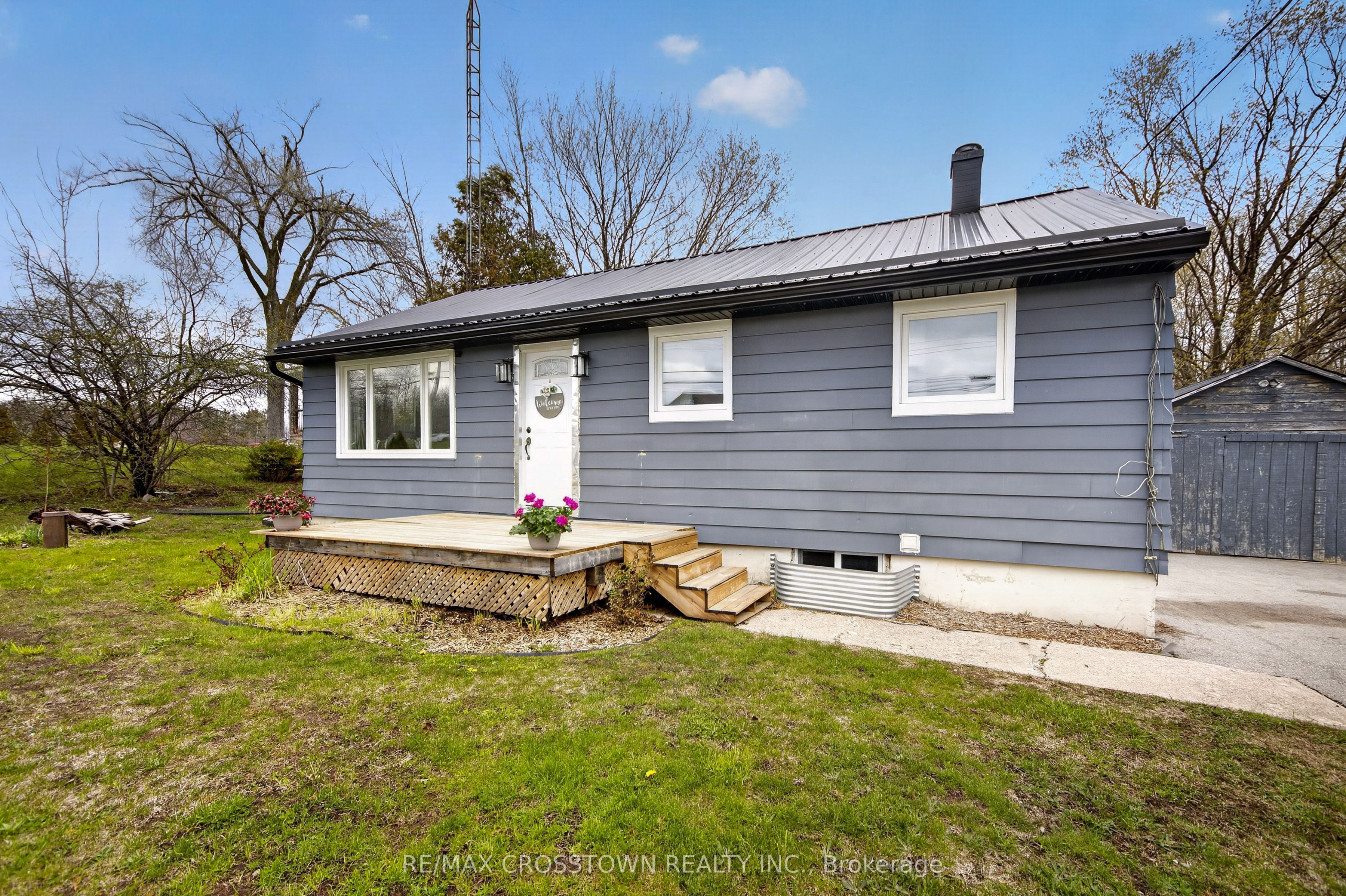 23 Line 14 S Property Photo 33