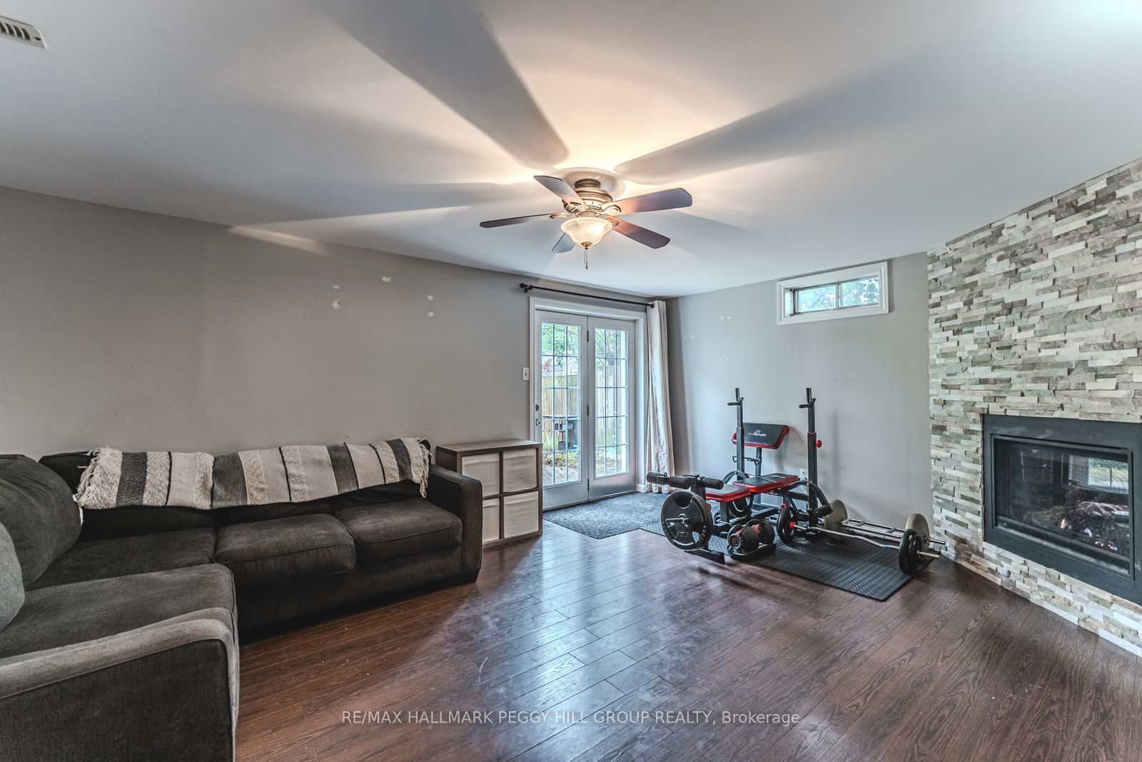 69 Fox Run Property Photo 4
