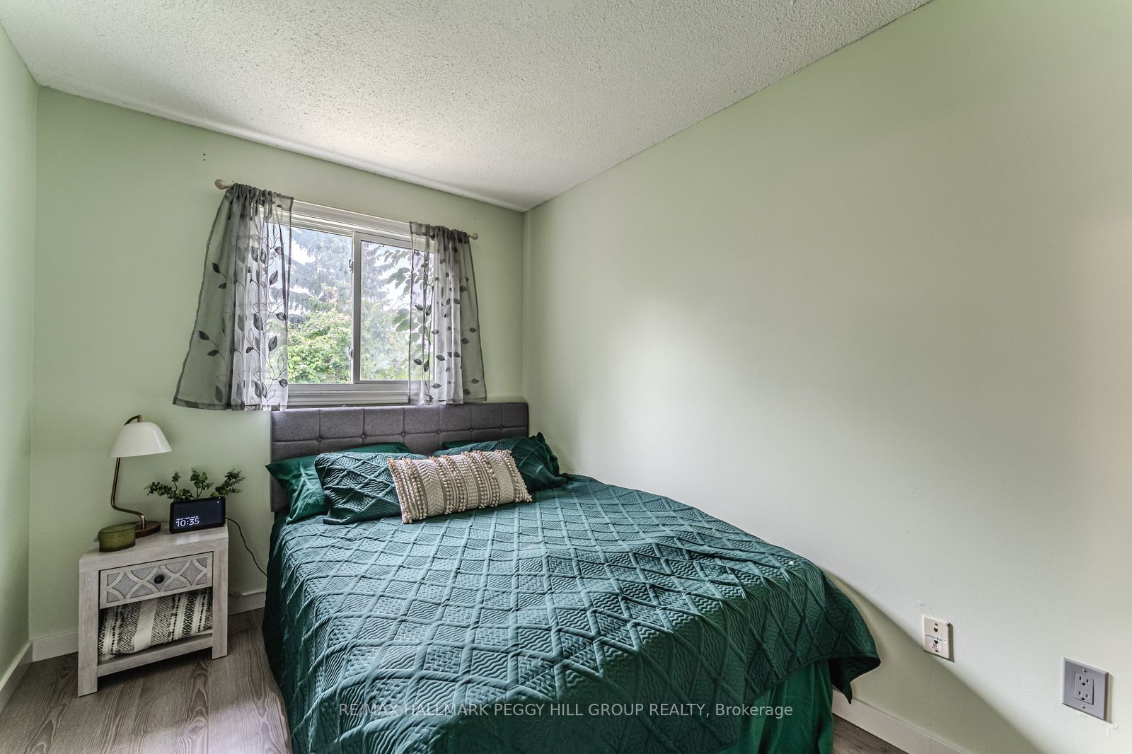 69 Fox Run Property Photo 8